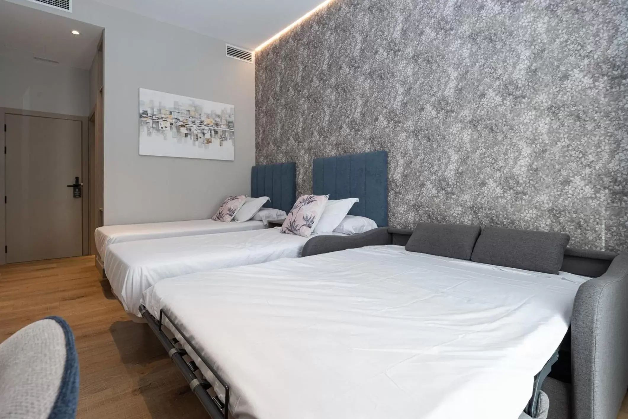 Quadruple Room in Hotel Aldama Quadruple Room in Hotel Aldama