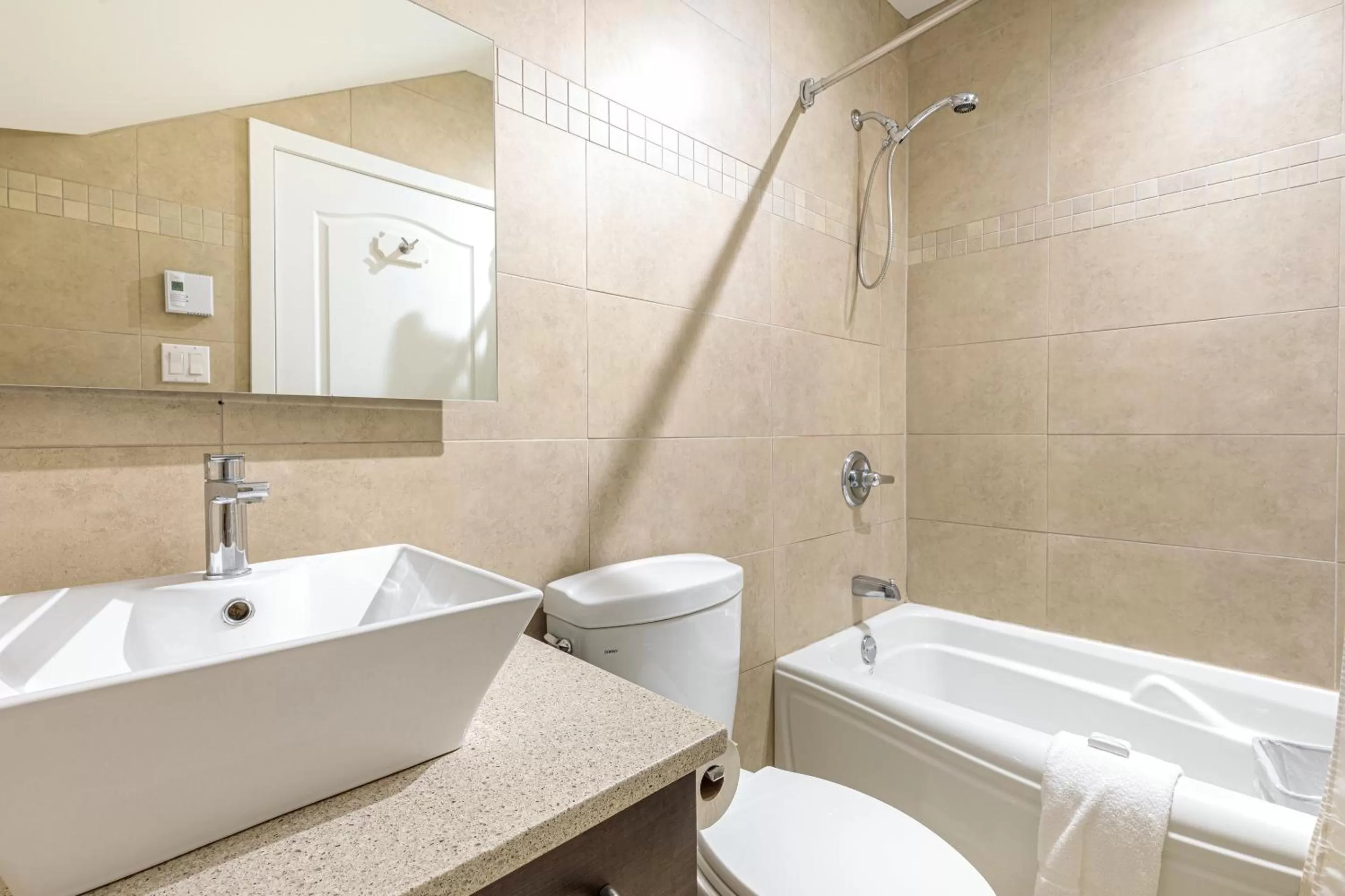 Shower in Hotel Montfort