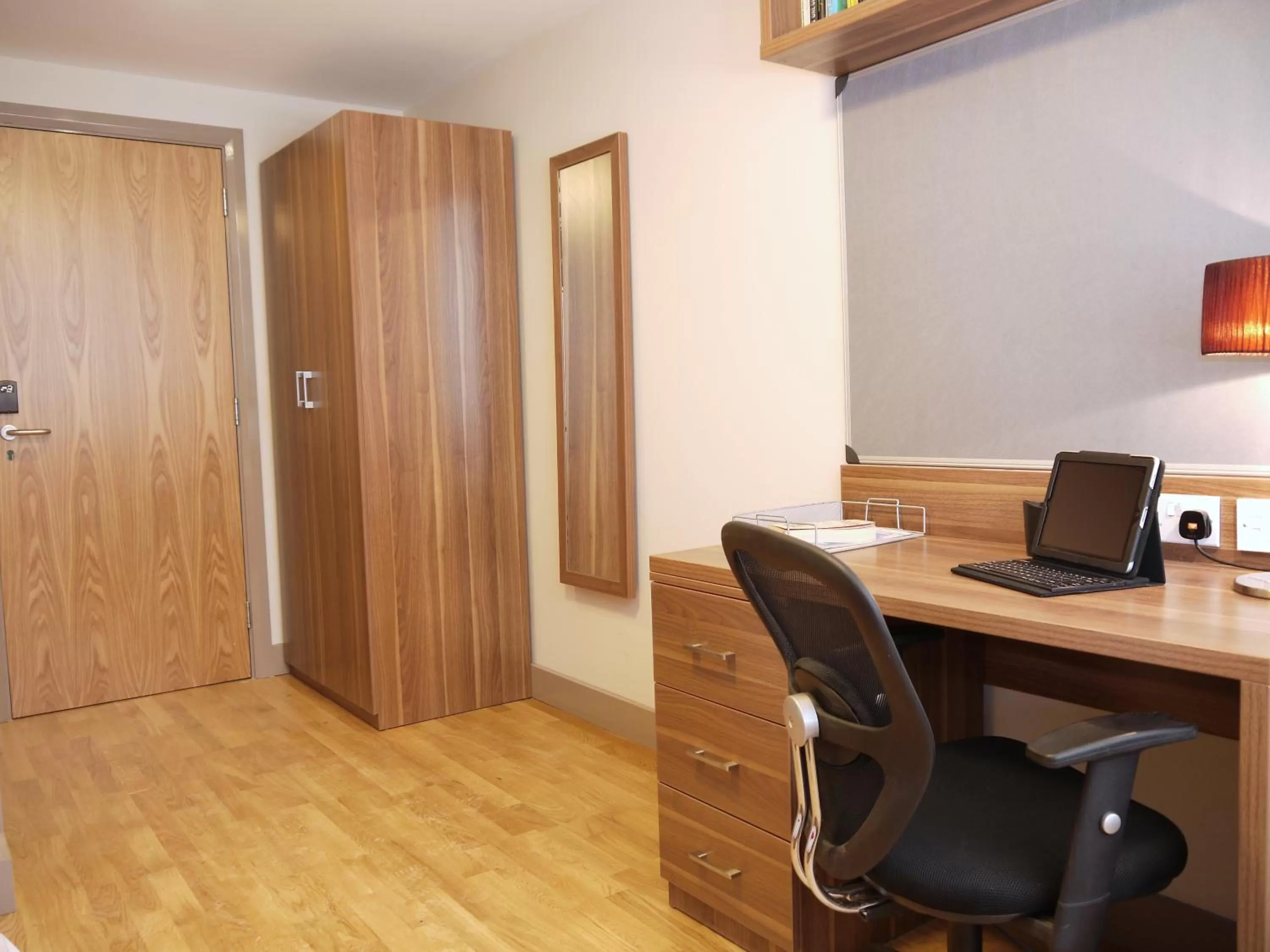 Bed in Britannia Study Hotel