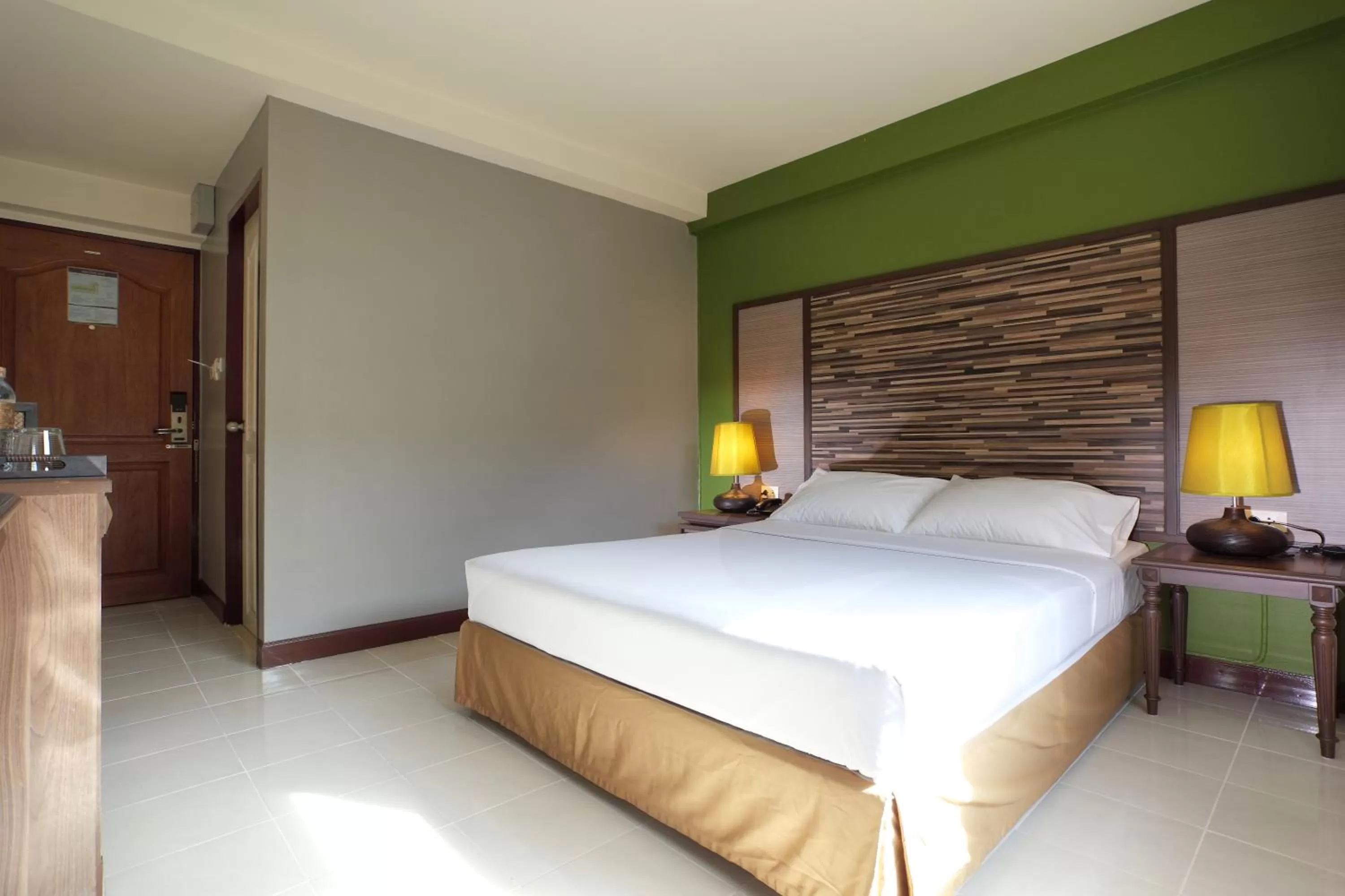 Bed in Rambuttri Village Plaza