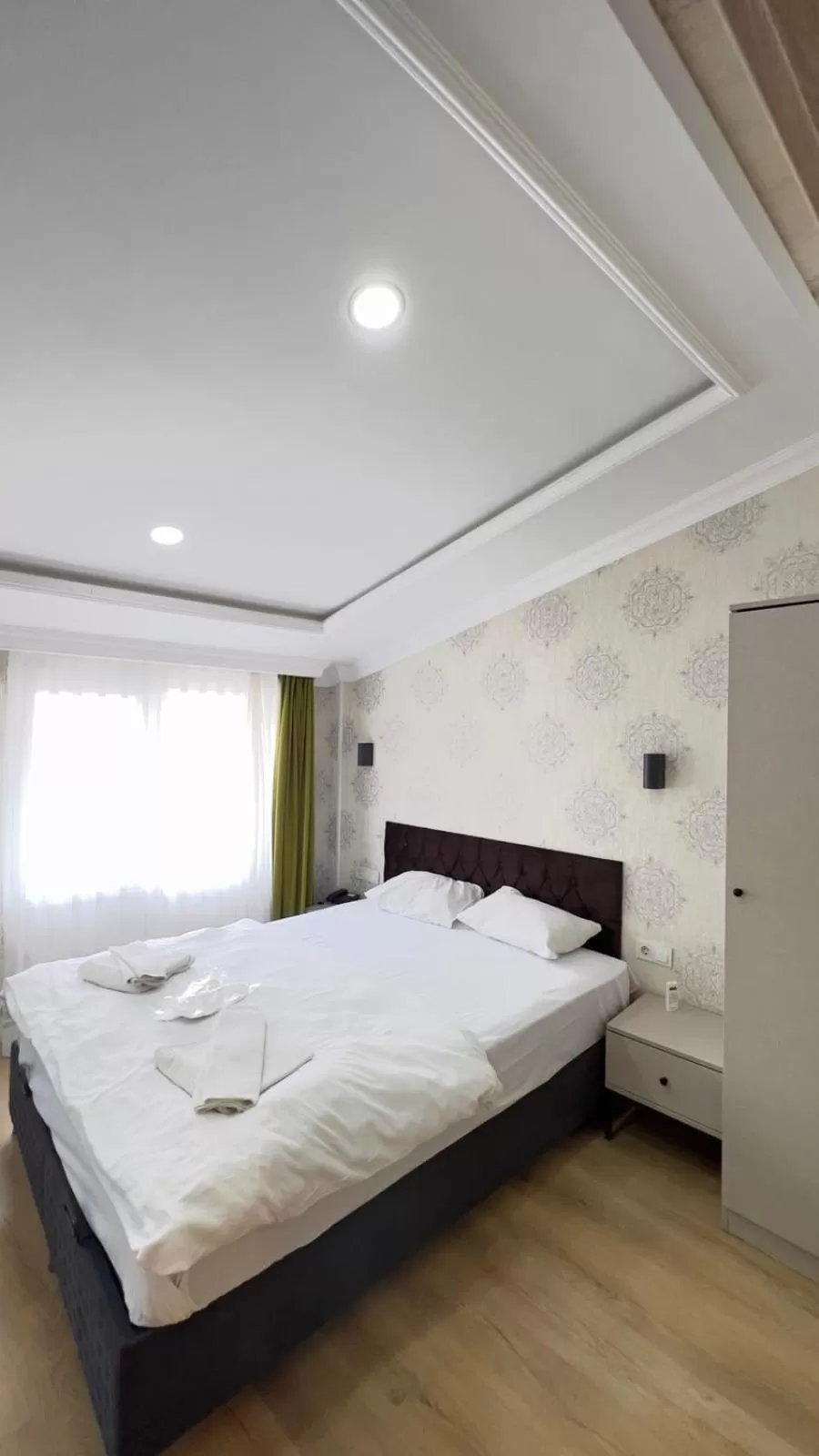 Photo of the whole room, Bed in The Lola Hotel