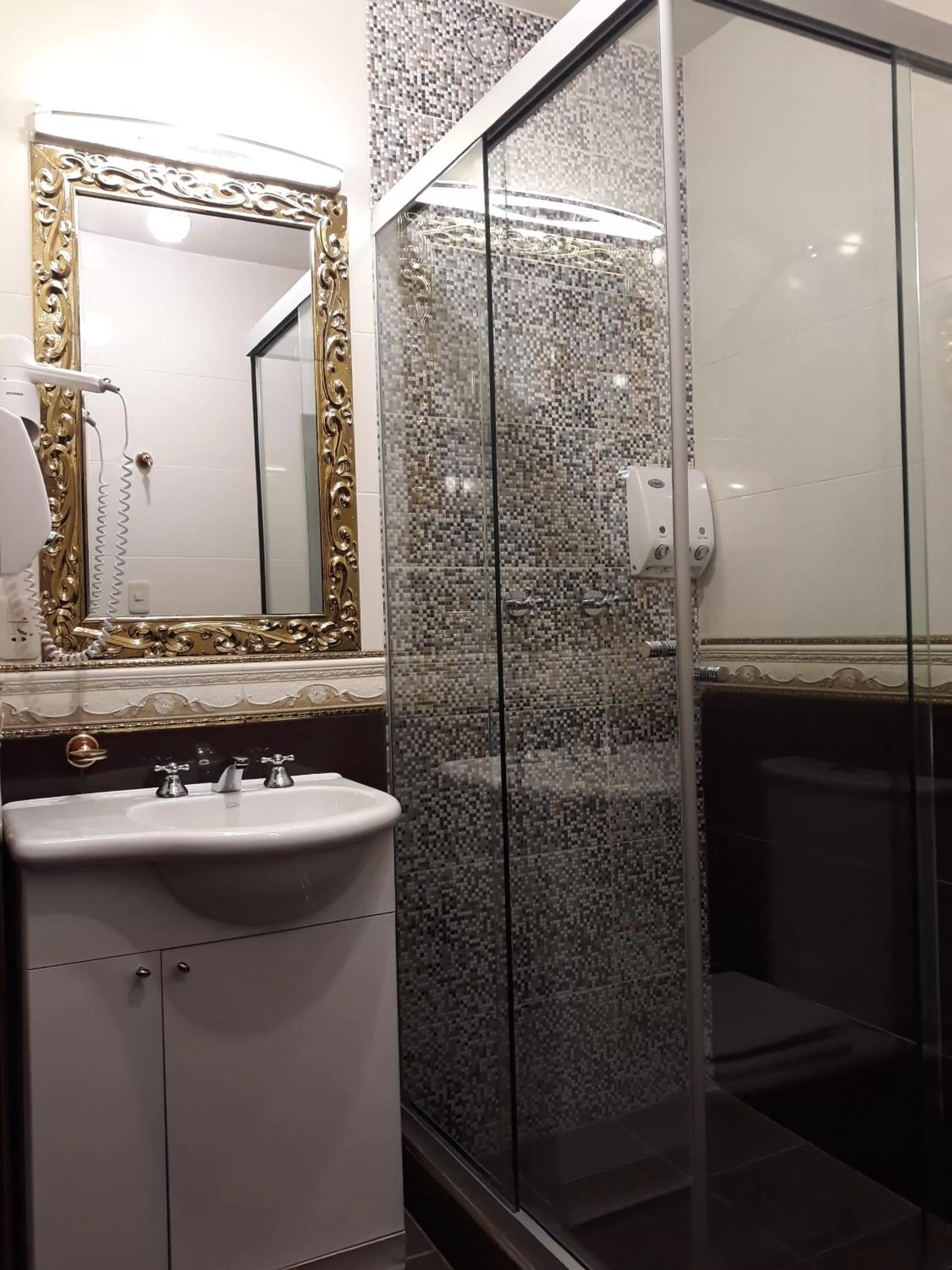 Bathroom in Hostal Terrabella SRL