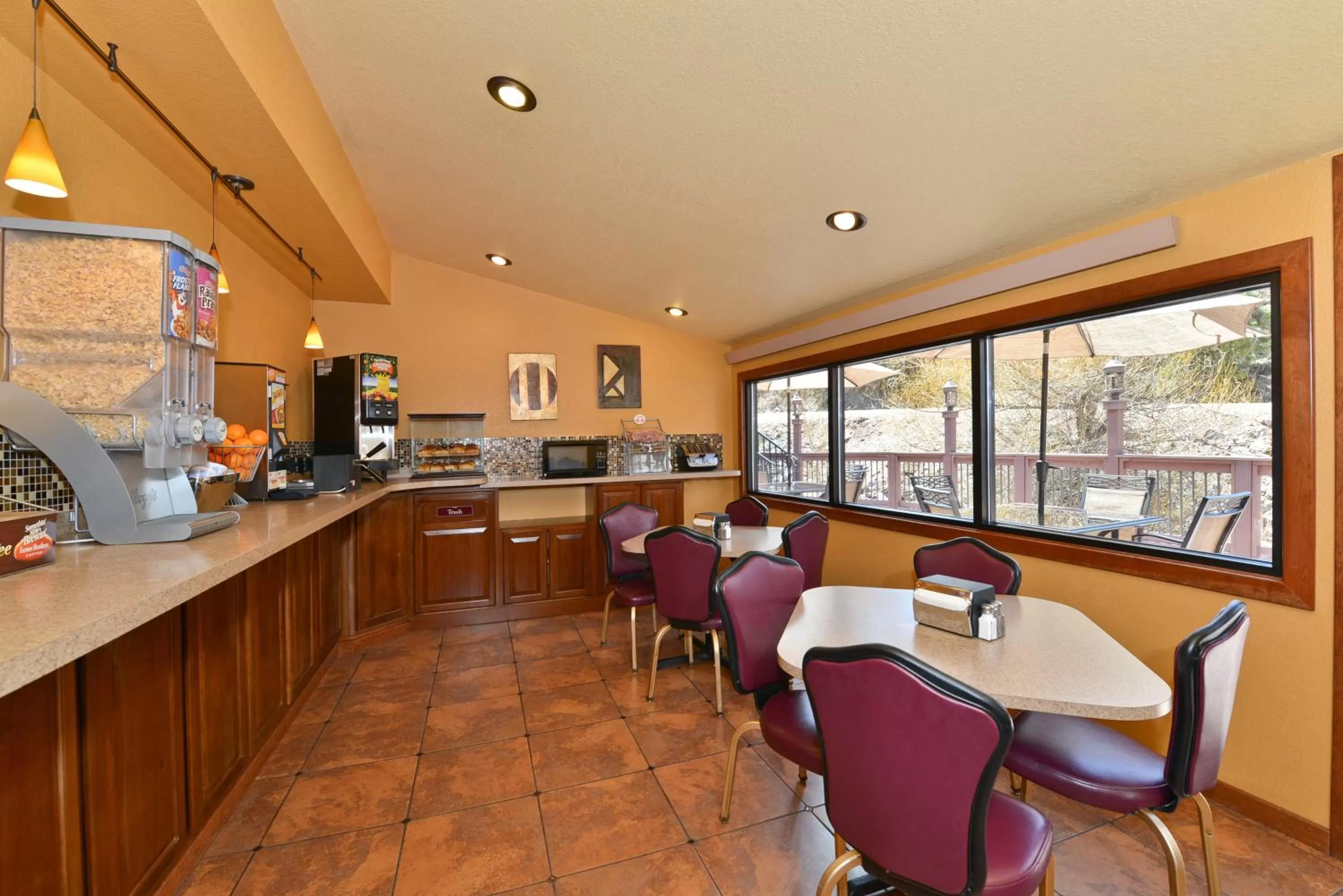 Restaurant/places to eat in Super 8 by Wyndham Deadwood Black Hills Area