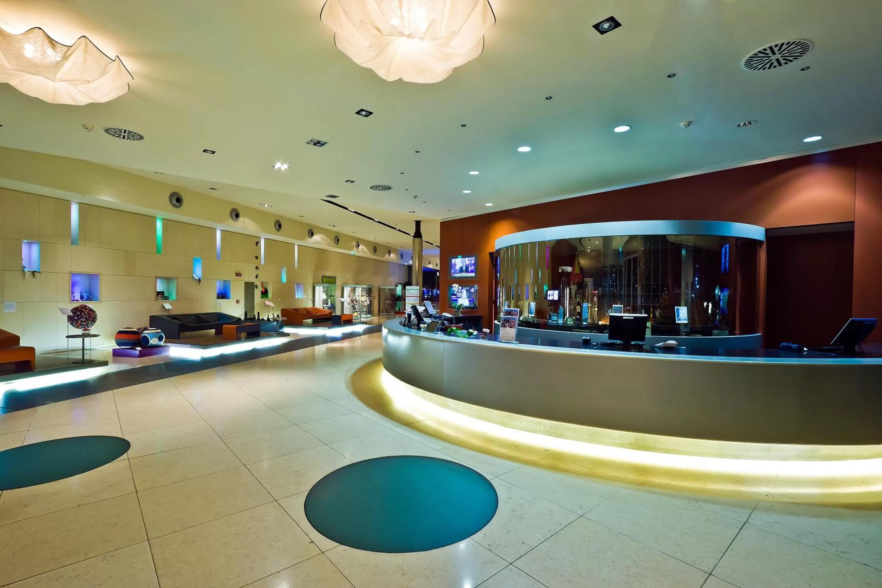 Lobby or reception in UNA HOTELS T Hotel Cagliari