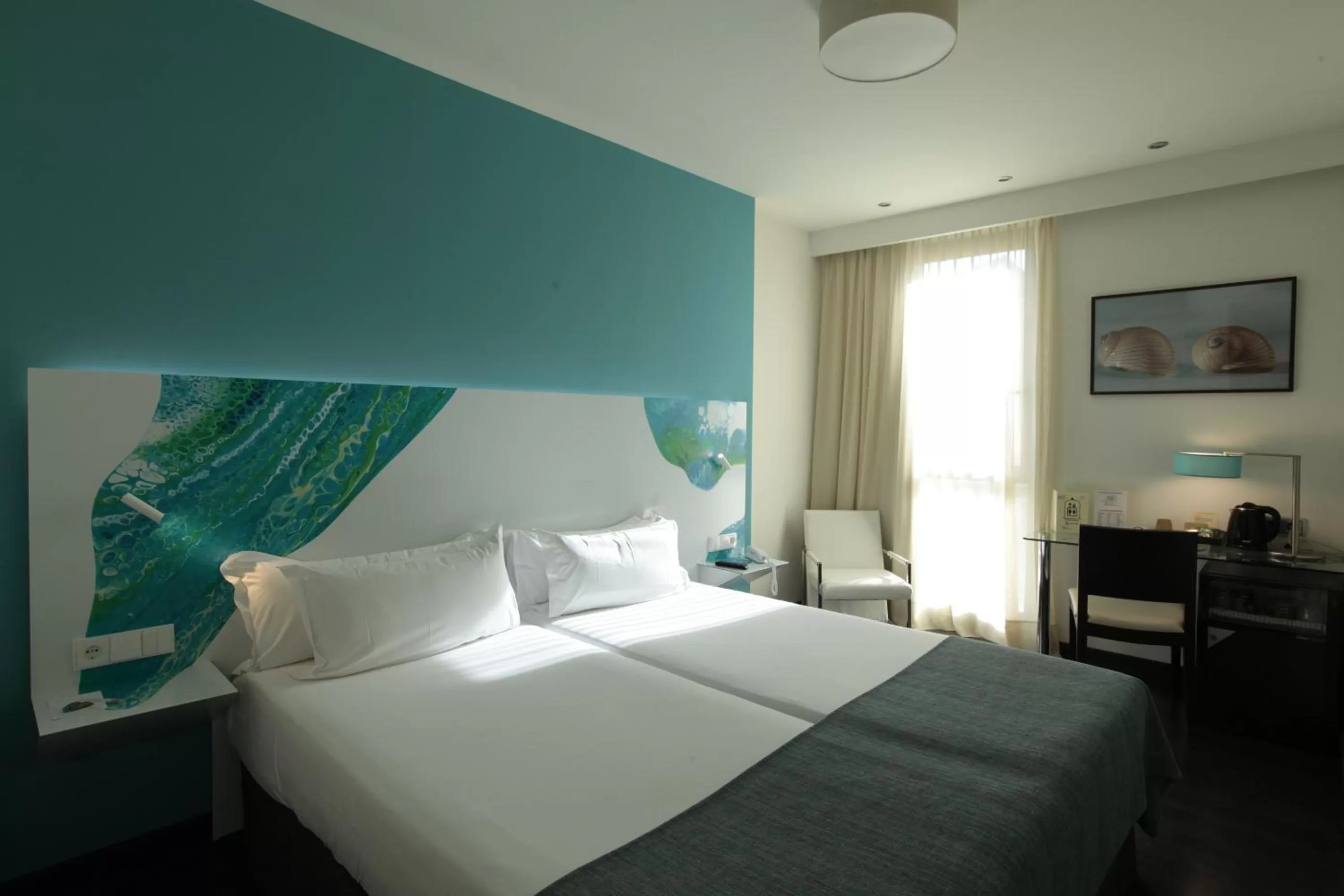 Photo of the whole room, Bed in Hotel Concordia Barcelona