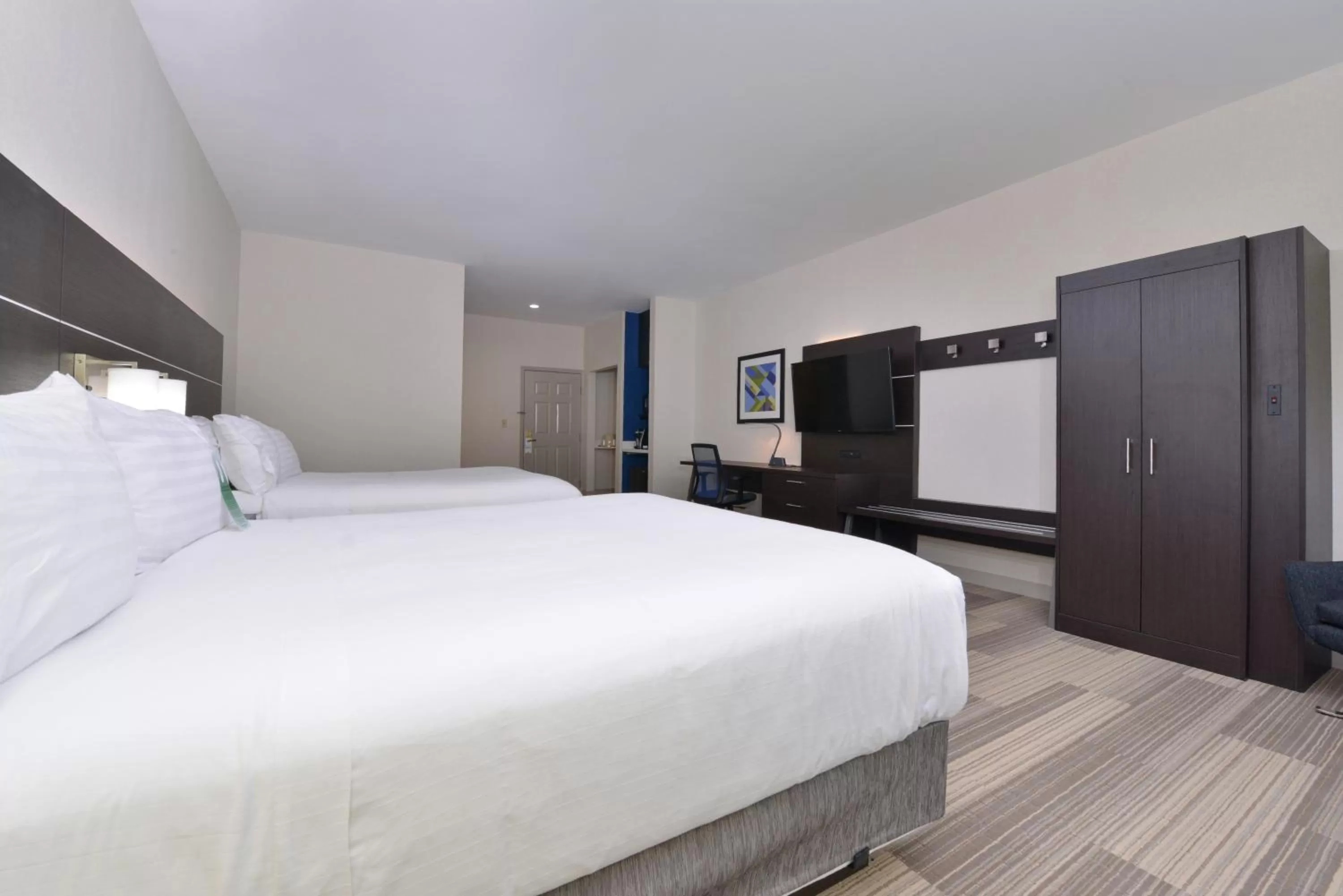 Photo of the whole room, Bed in Holiday Inn Express Mystic by IHG