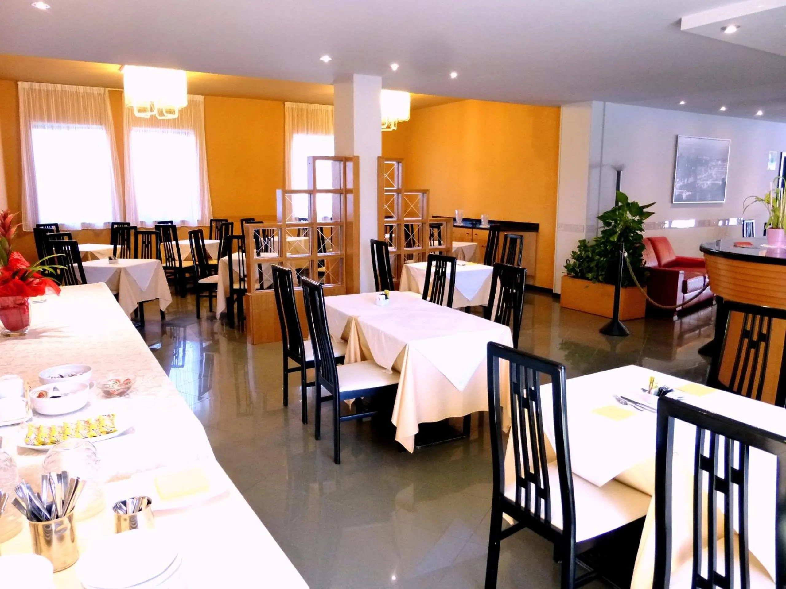 Restaurant/places to eat in Hotel Romanisio