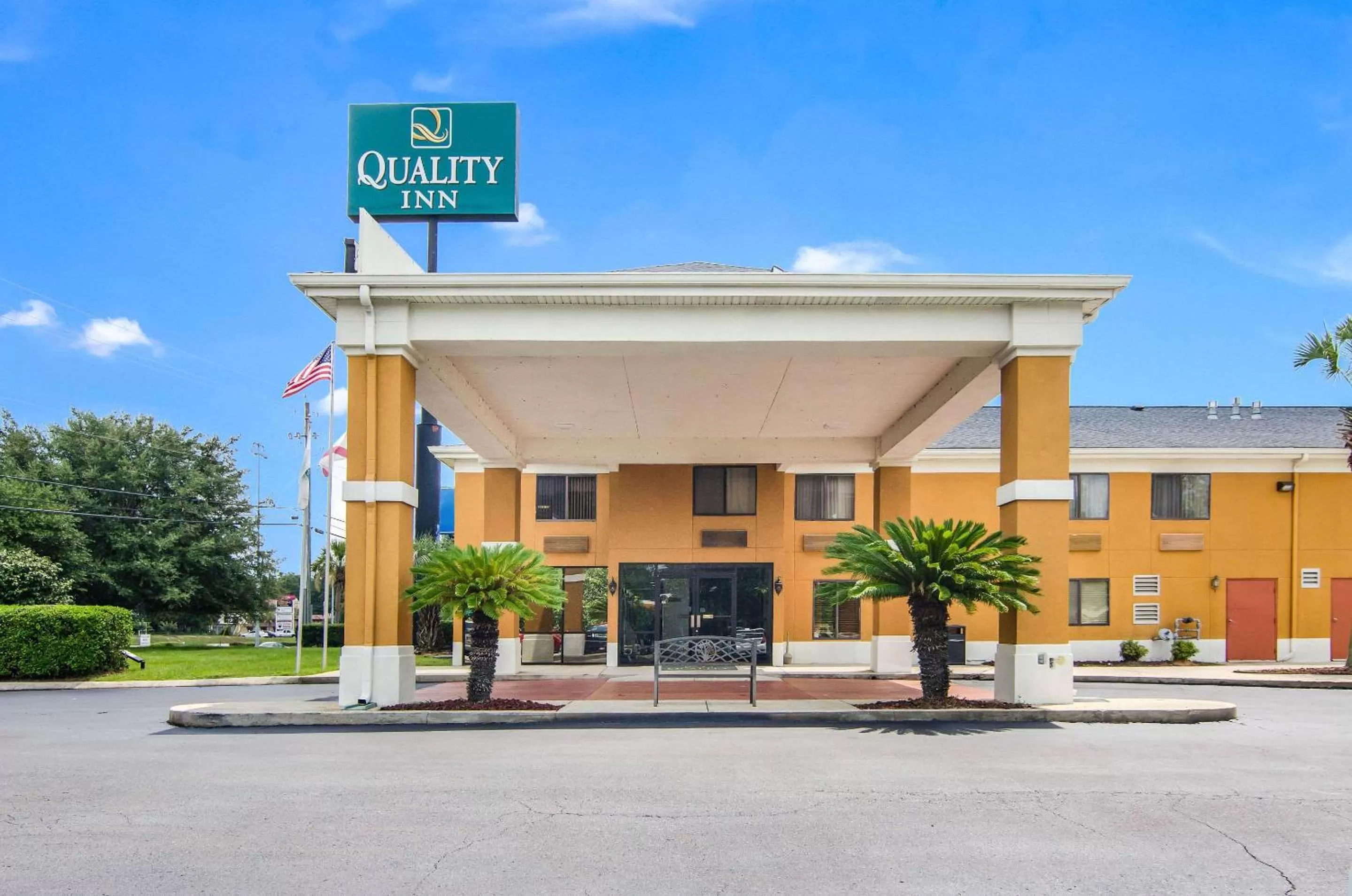 Property building in Quality Inn near University of Mobile