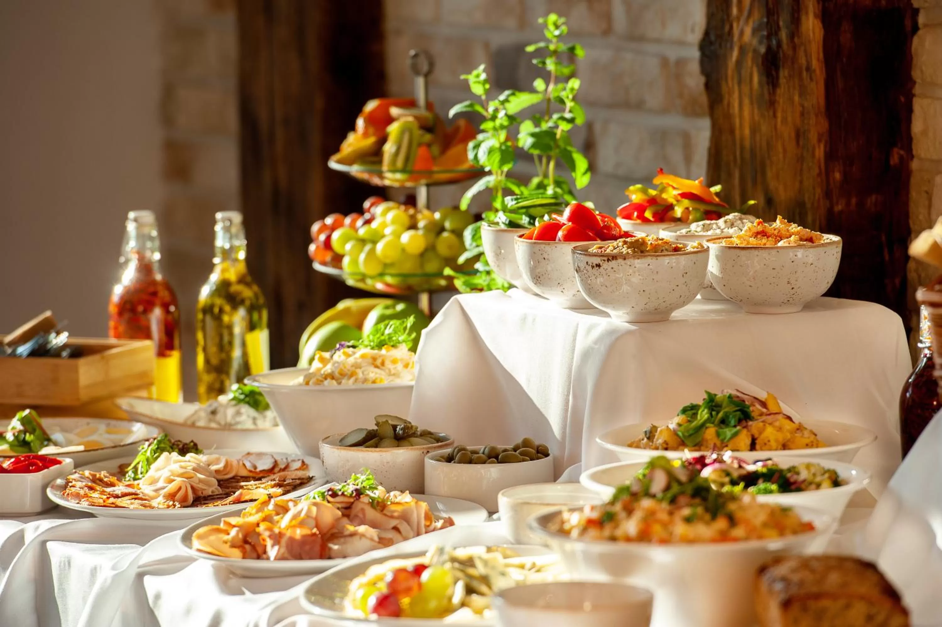 Restaurant/places to eat in Plaza Boutique Hotel