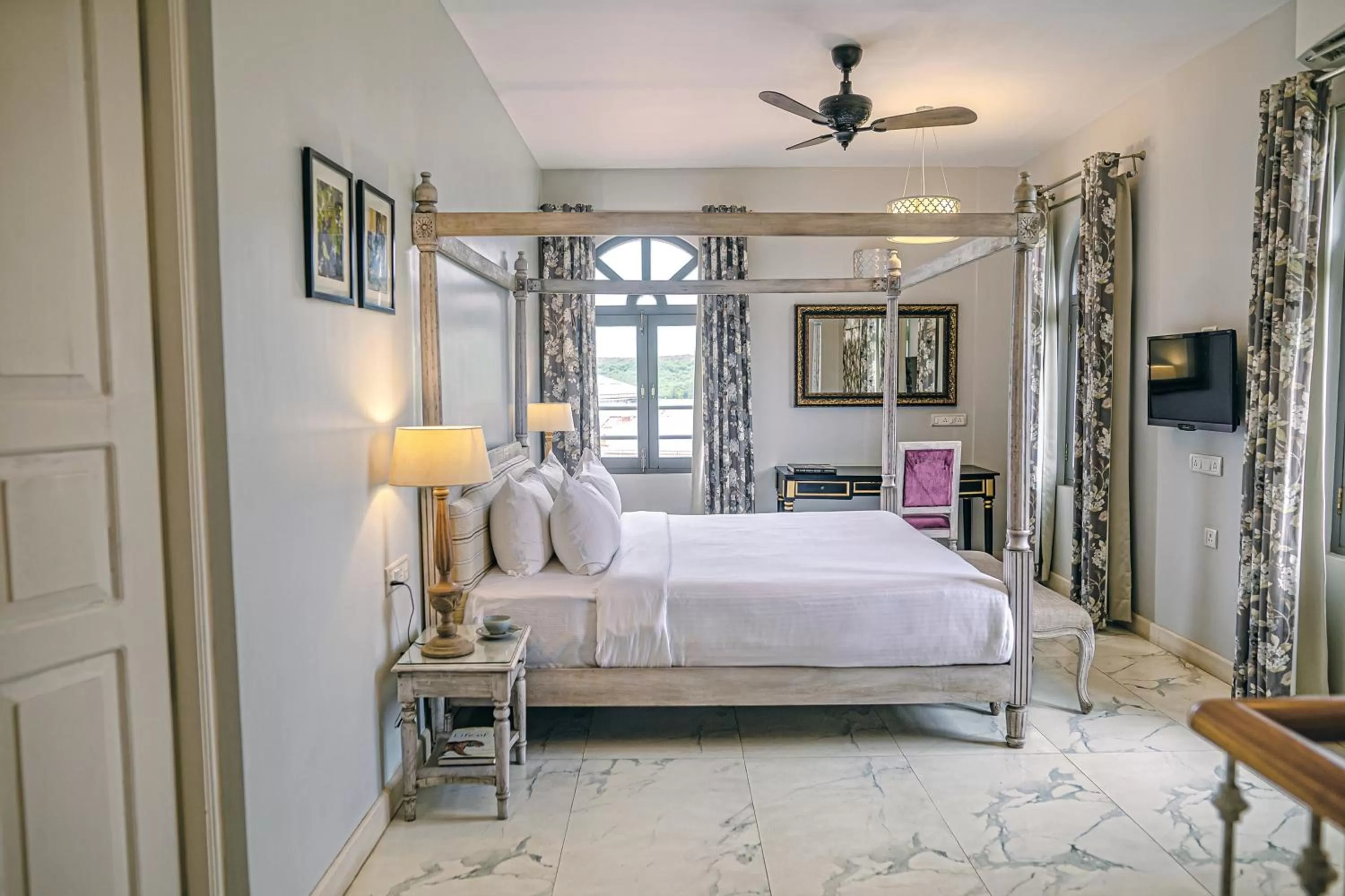 Bedroom in The Source At Sula