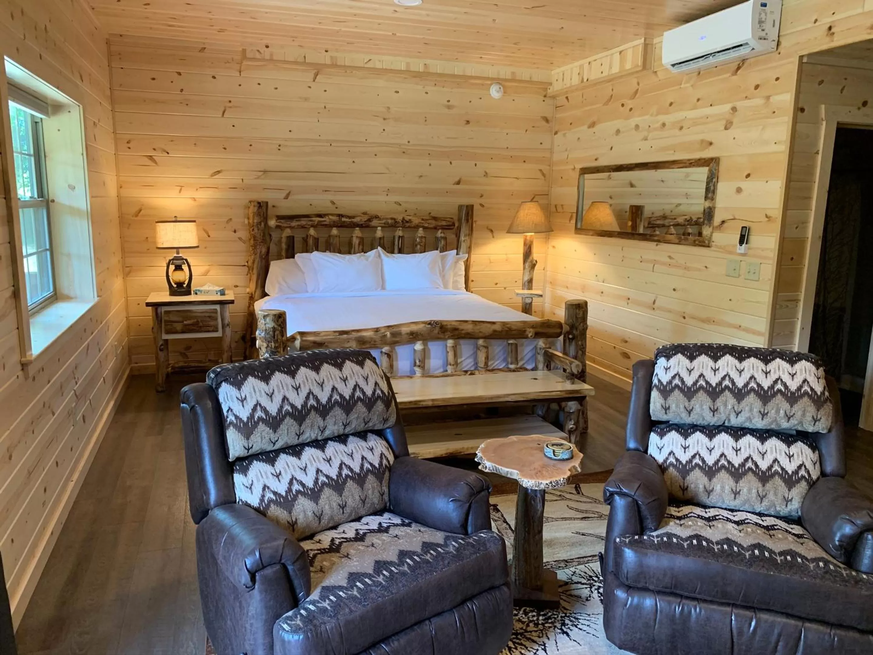 Photo of the whole room in Waterview Lodge by Amish Country Lodging