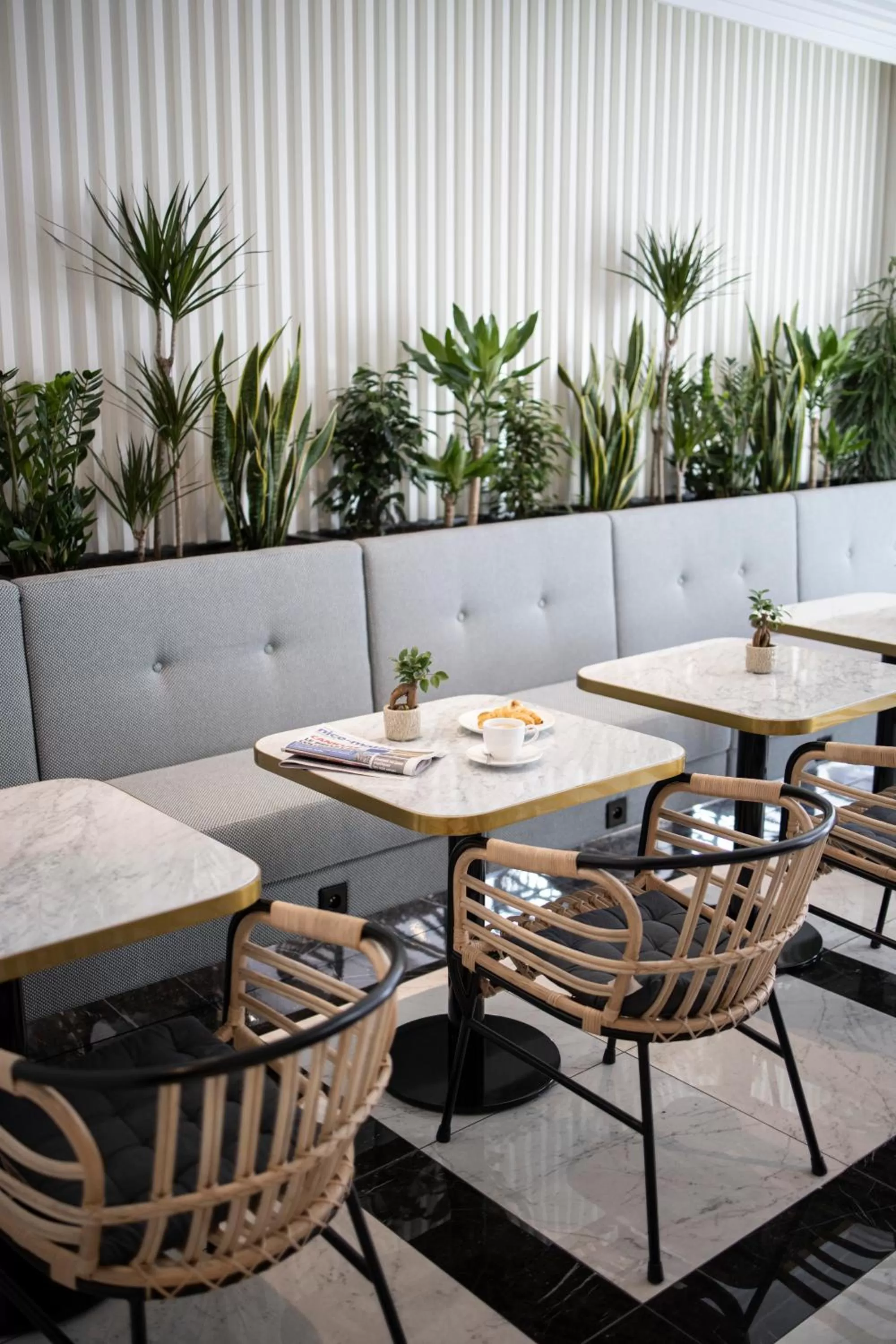 Restaurant/places to eat in Best Western Premier Hotel Roosevelt