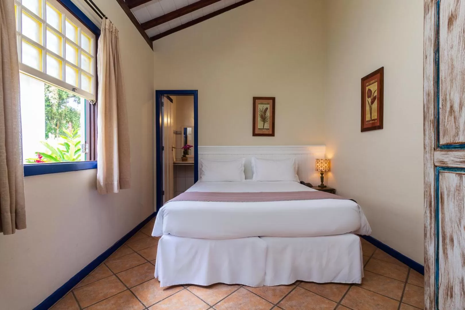 Bed in Pousada Corsario Paraty