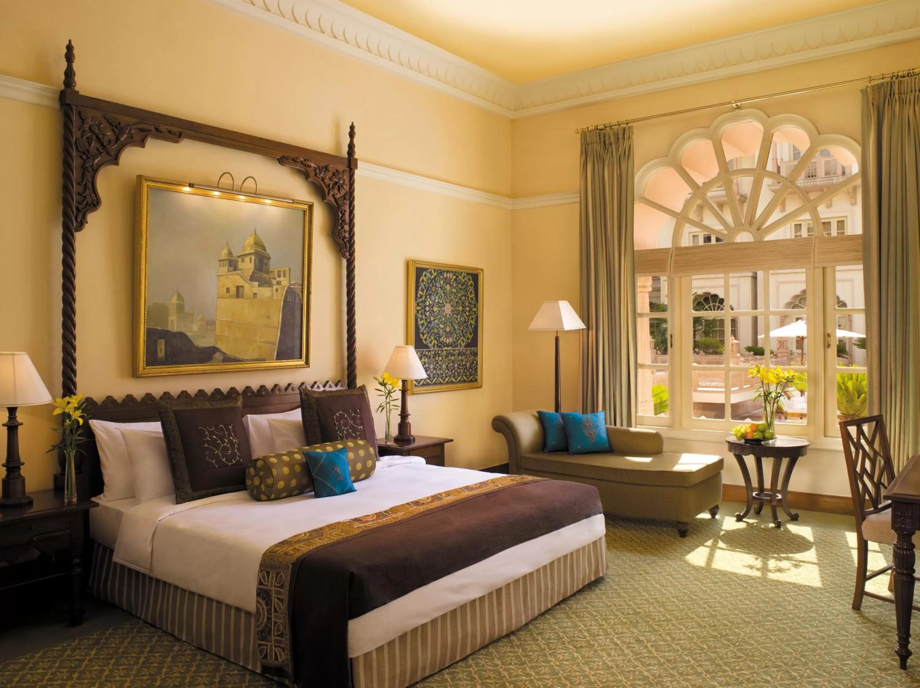 Bed in Taj Hari Mahal Jodhpur