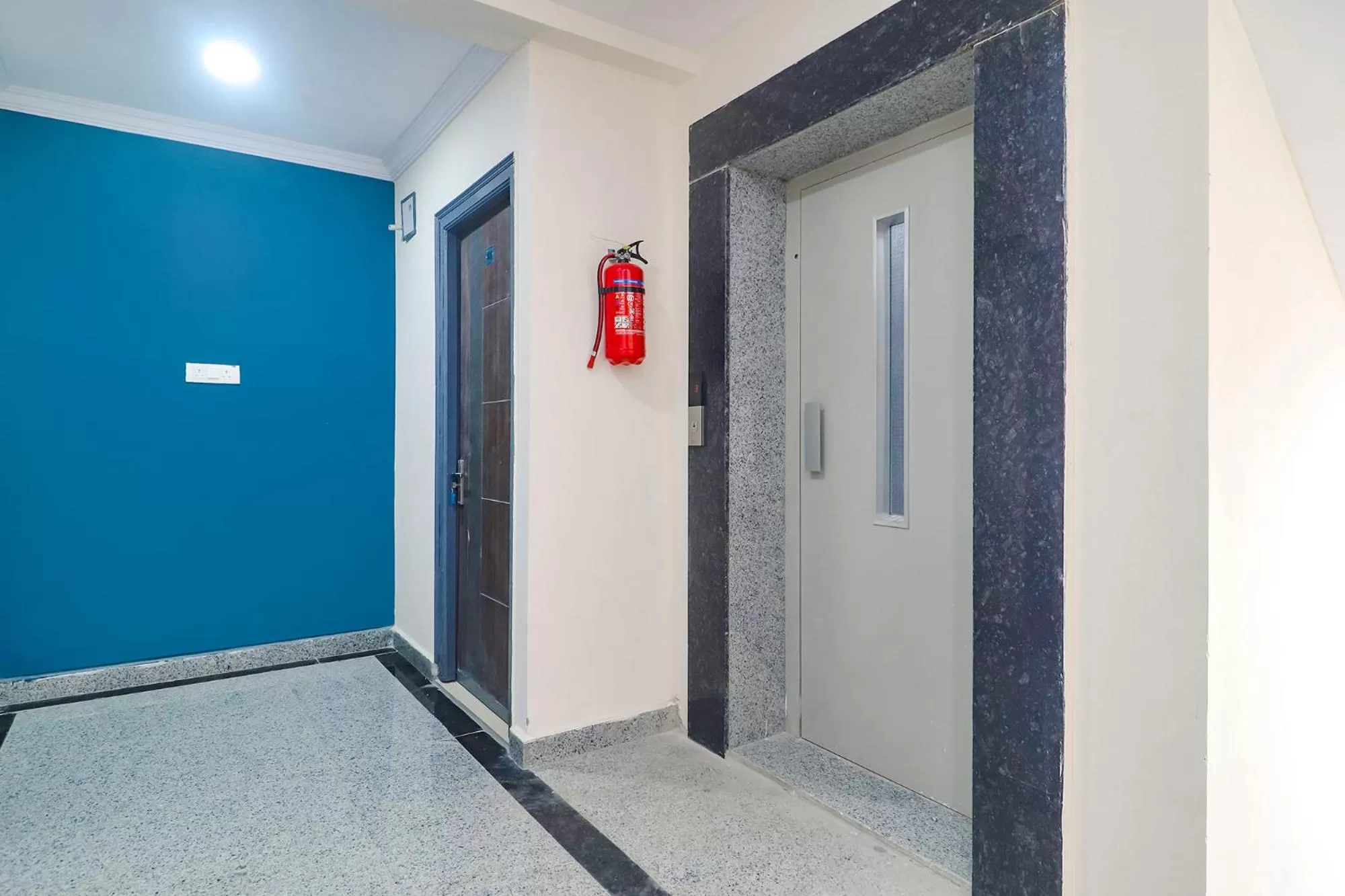 Lobby or reception in FabHotel Broholic Suites - Nr US Consulate, Financial District