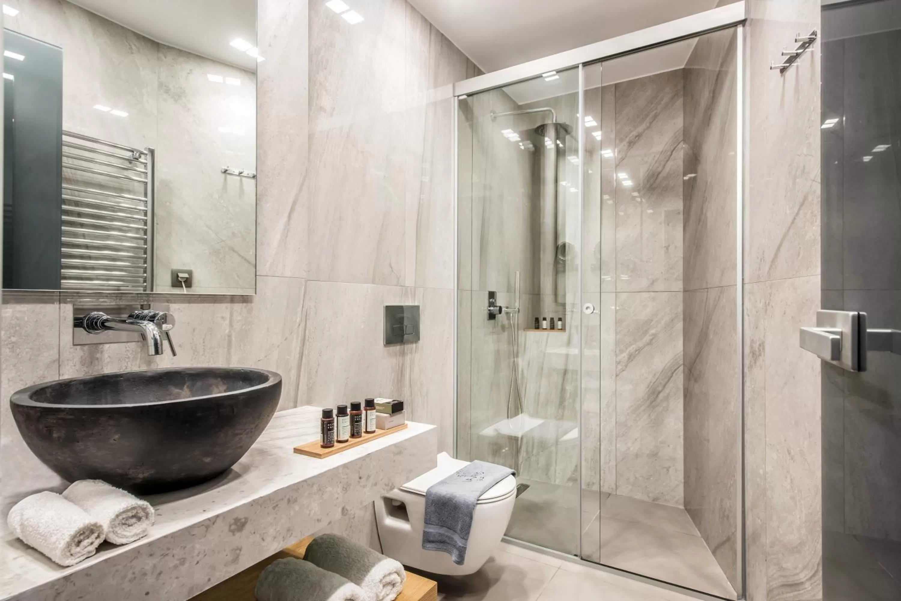 Bathroom in Lavris City Suites