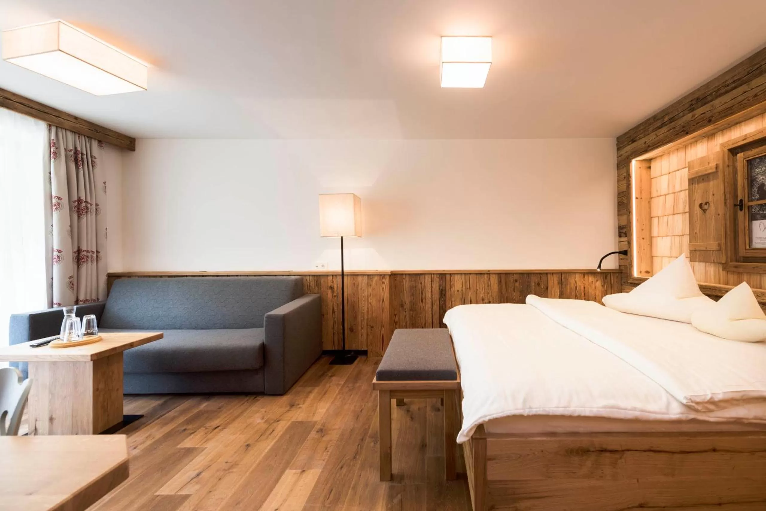 Living room, Bed in Hotel Stubaierhof