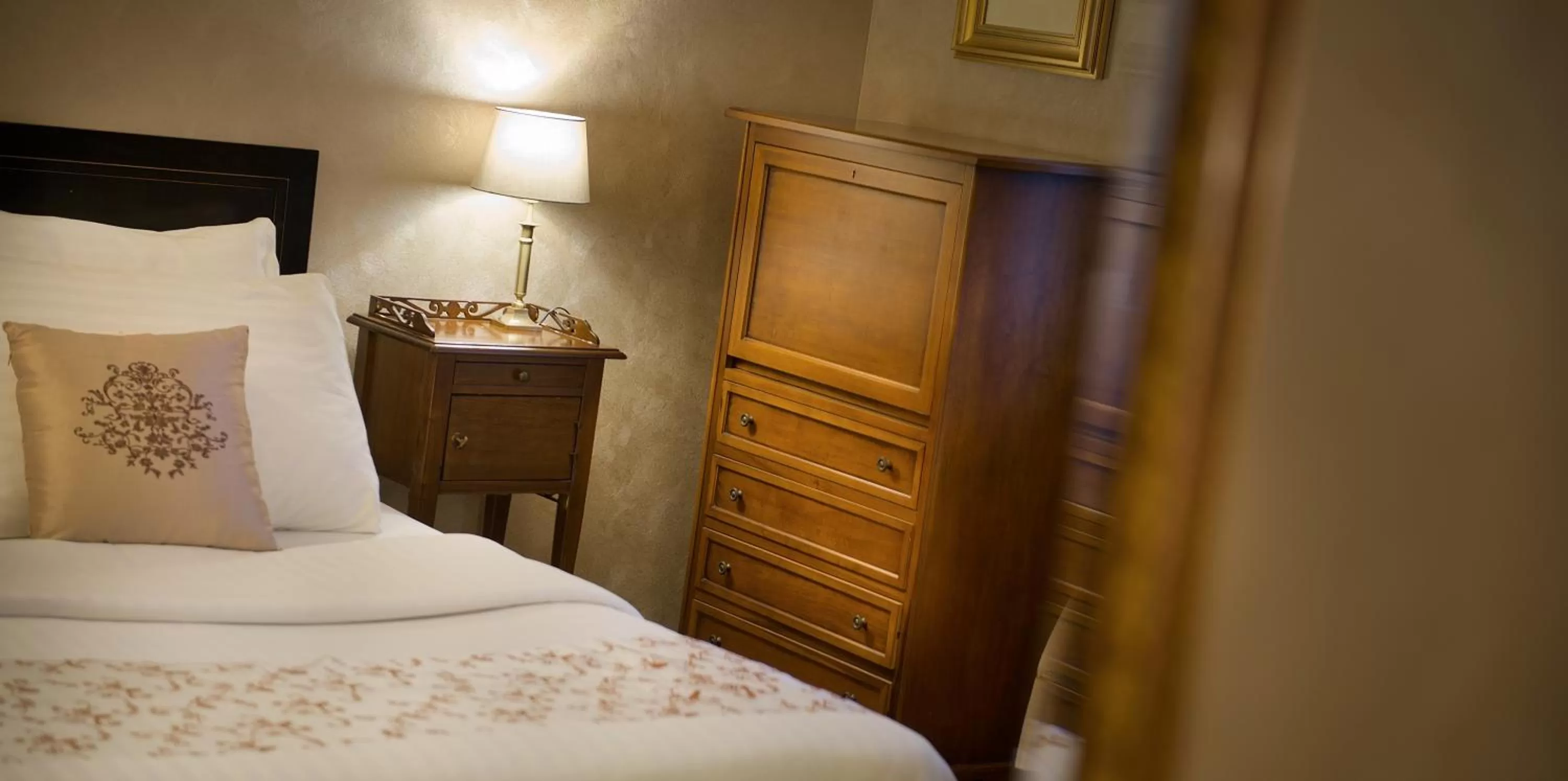 Decorative detail, Bed in Hotel Angelis