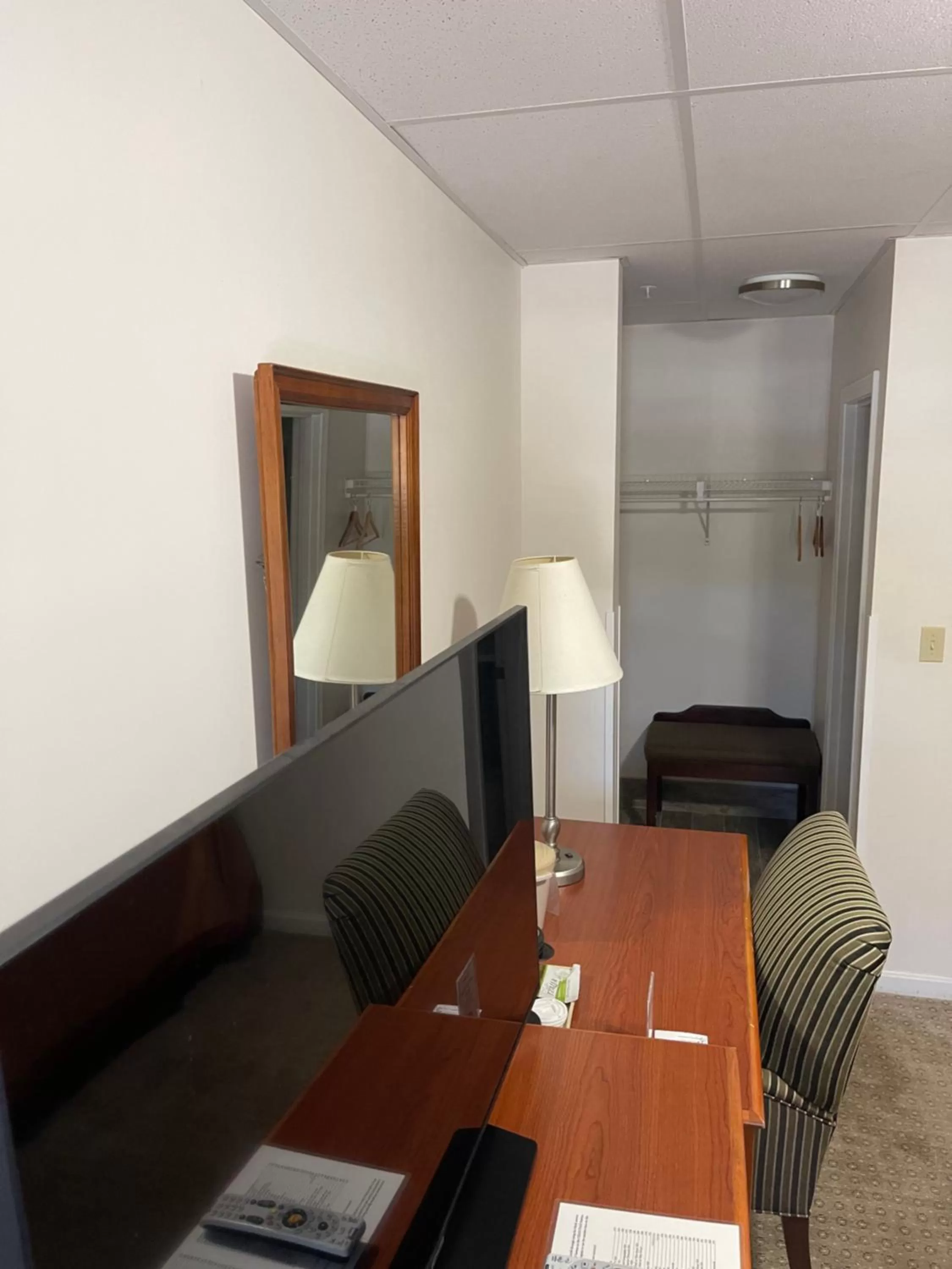 hair dresser in Colonial Motel