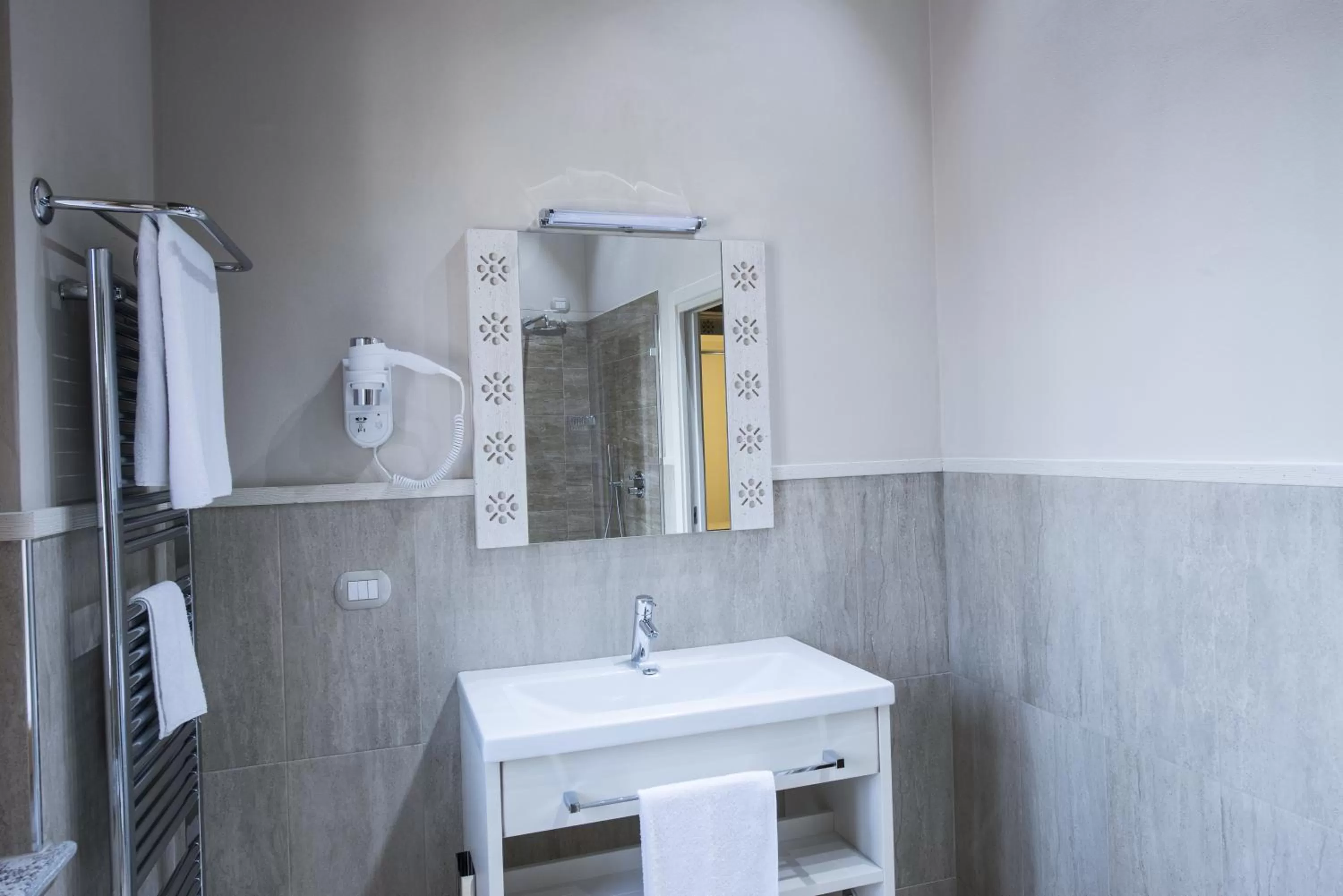 Bathroom in Hotel Sesmones