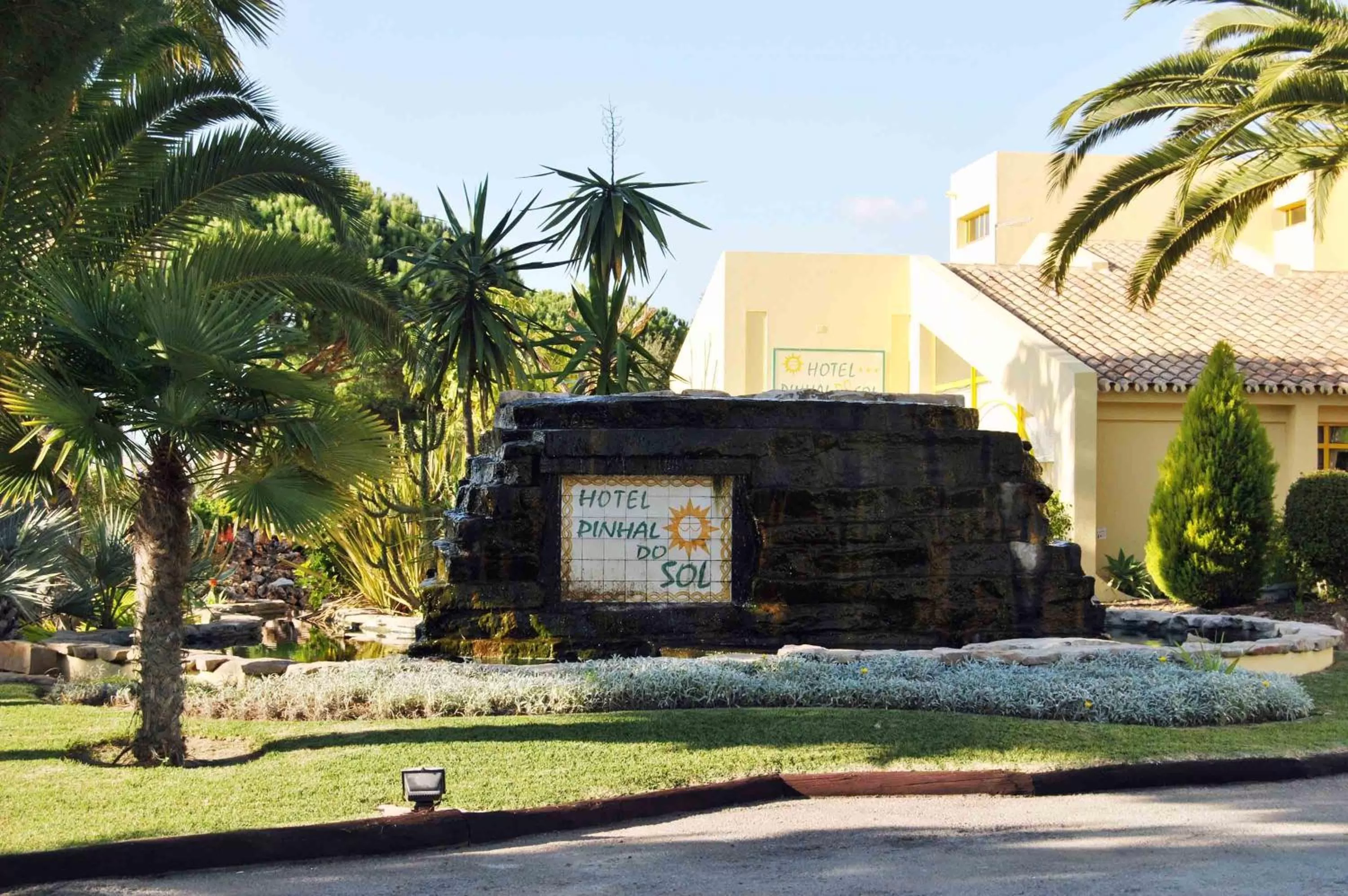 Facade/entrance in Hotel Pinhal do Sol
