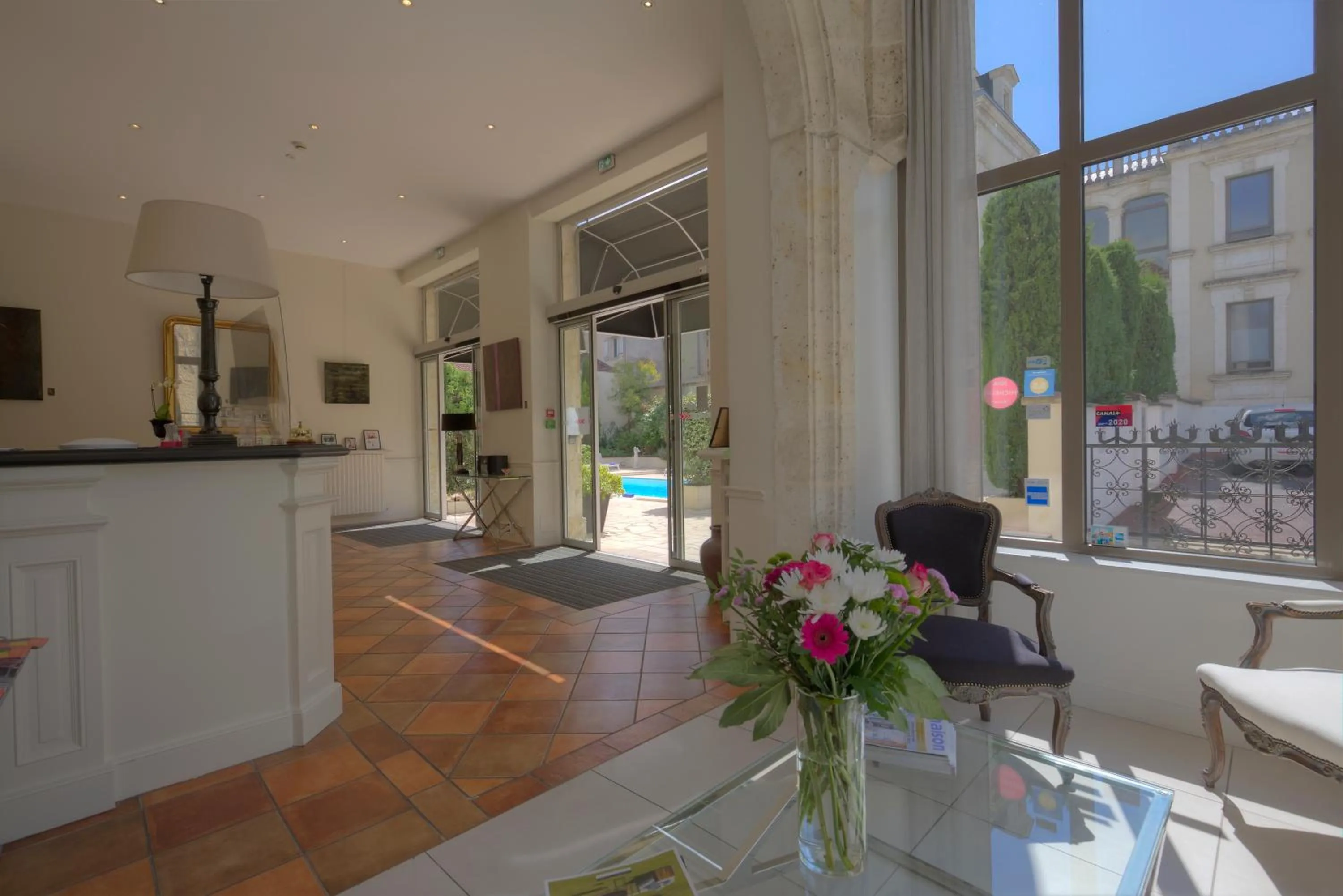 Property building in Hotel Le Renoir