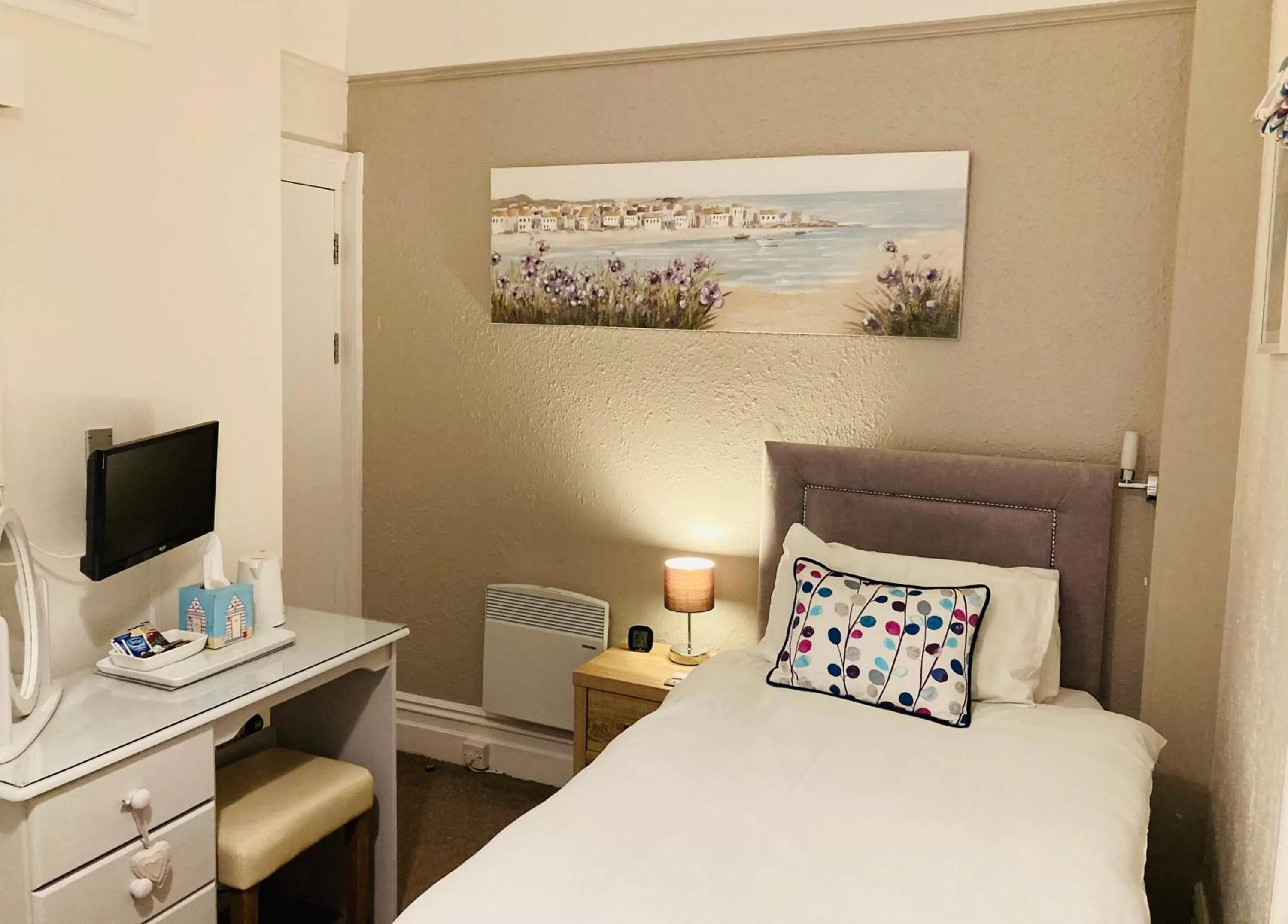 Bedroom, Bed in The Wentworth Guest House