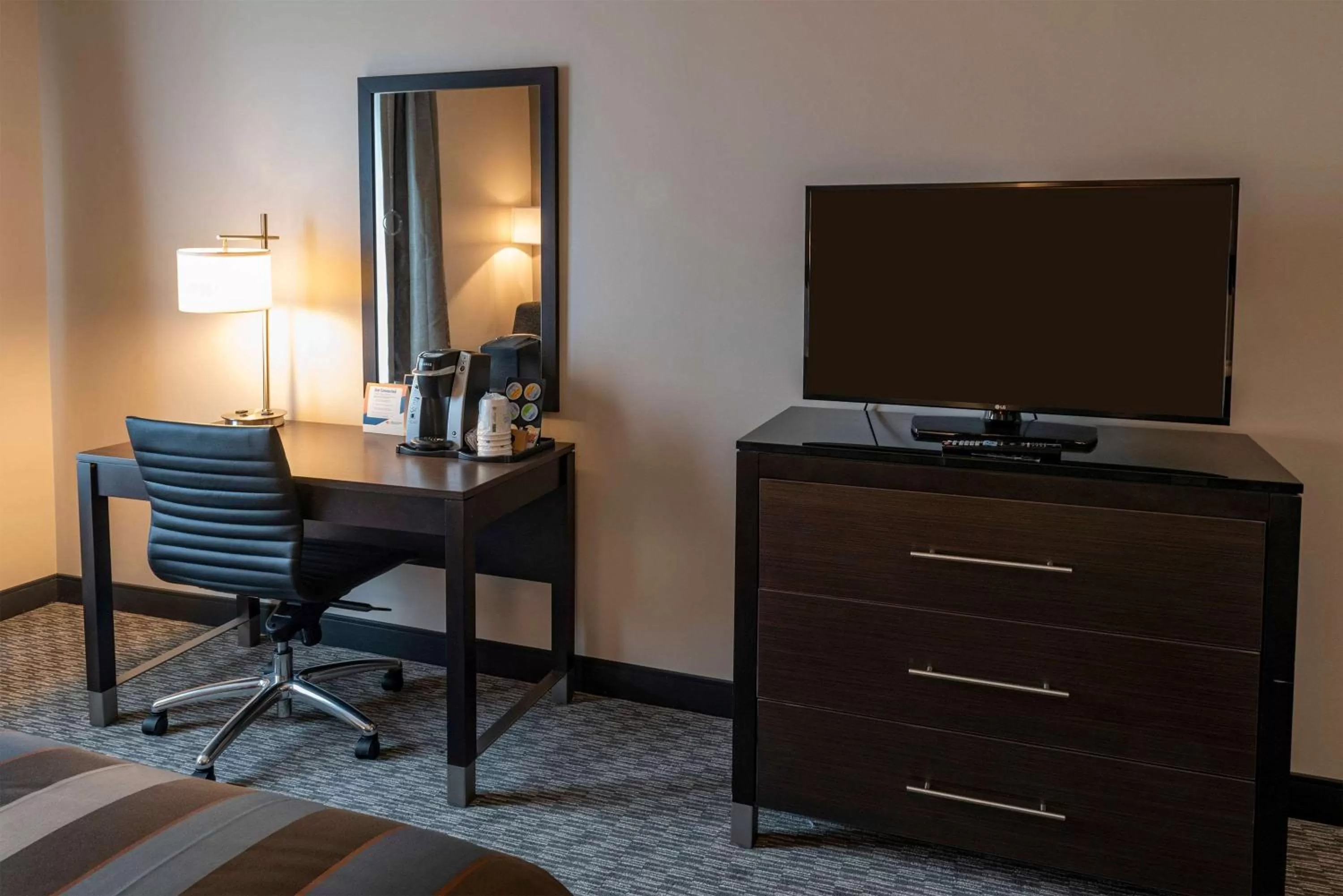 Photo of the whole room, Bed in Wingate by Wyndham Angola