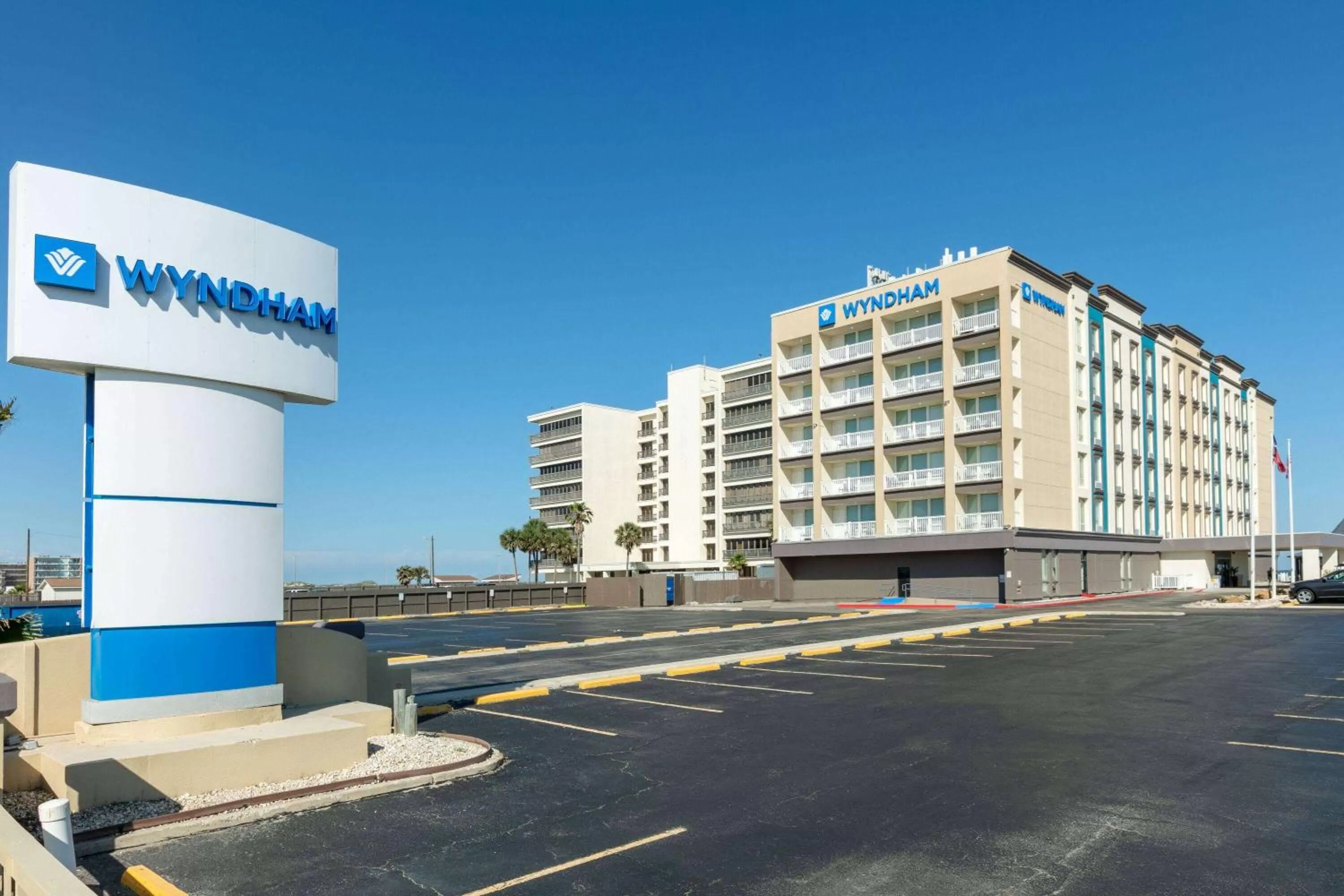 Property building in Wyndham Corpus Christi Resort North Padre Island