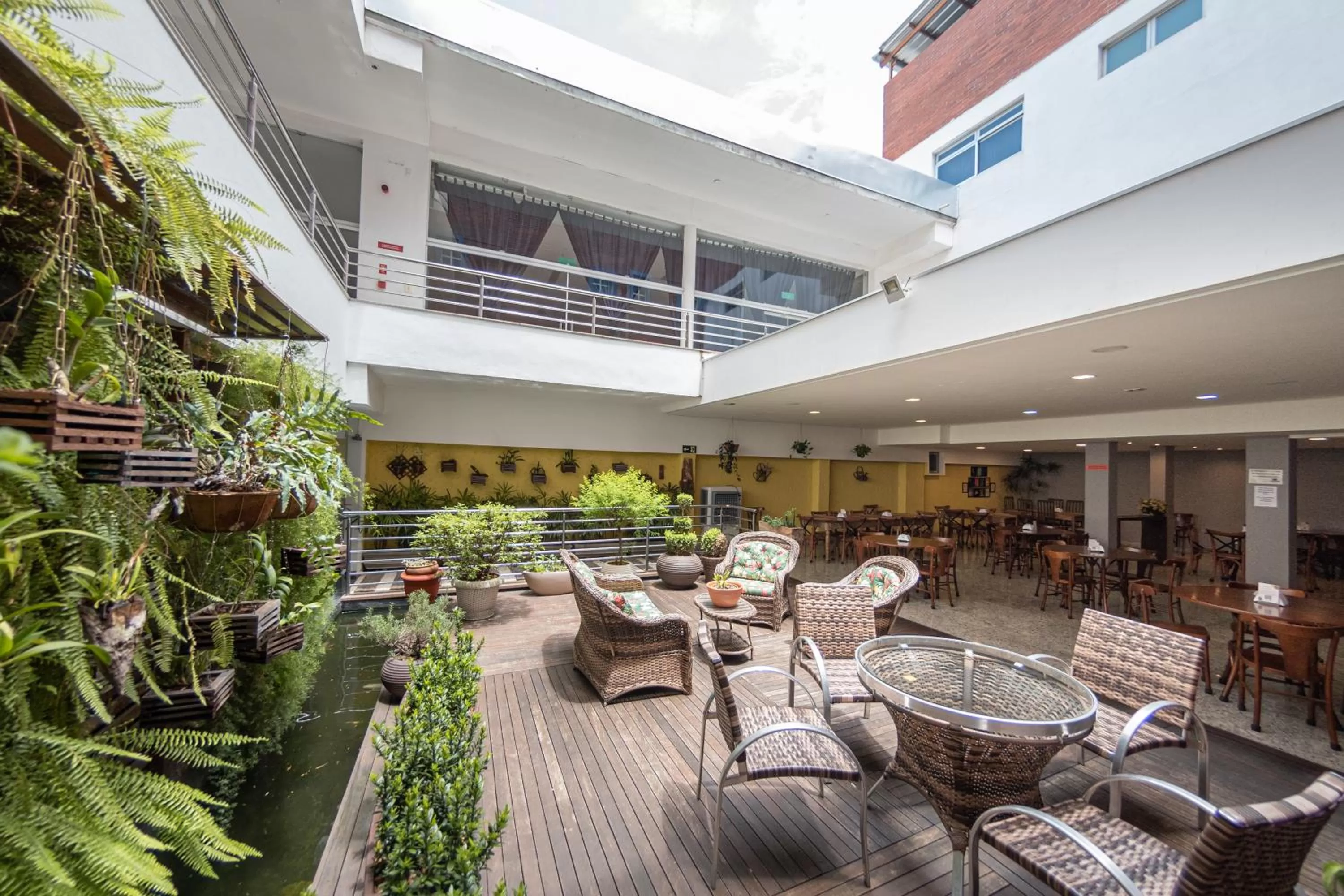 Patio, Restaurant/Places to Eat in Hotel Metropolitano
