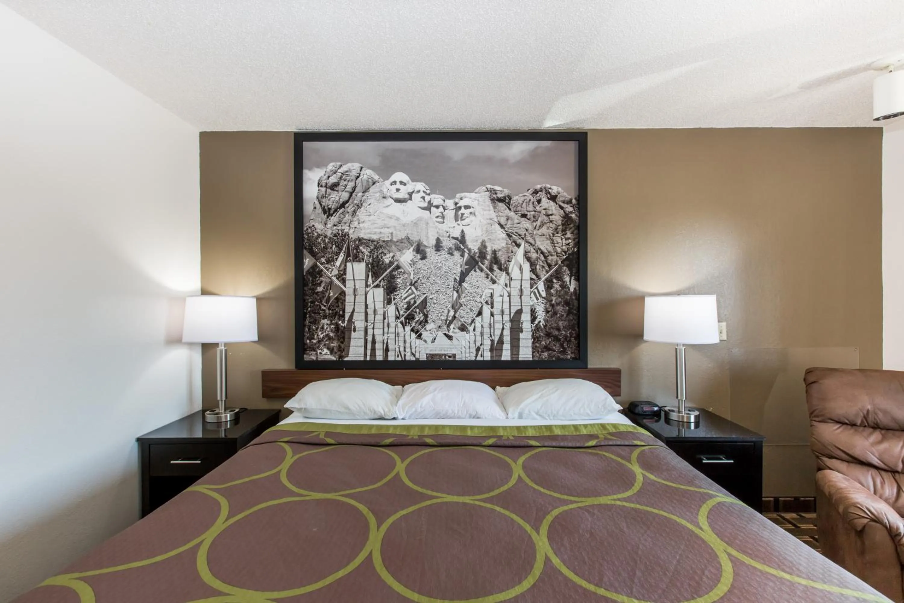 Photo of the whole room, Bed in Super 8 by Wyndham Wayne