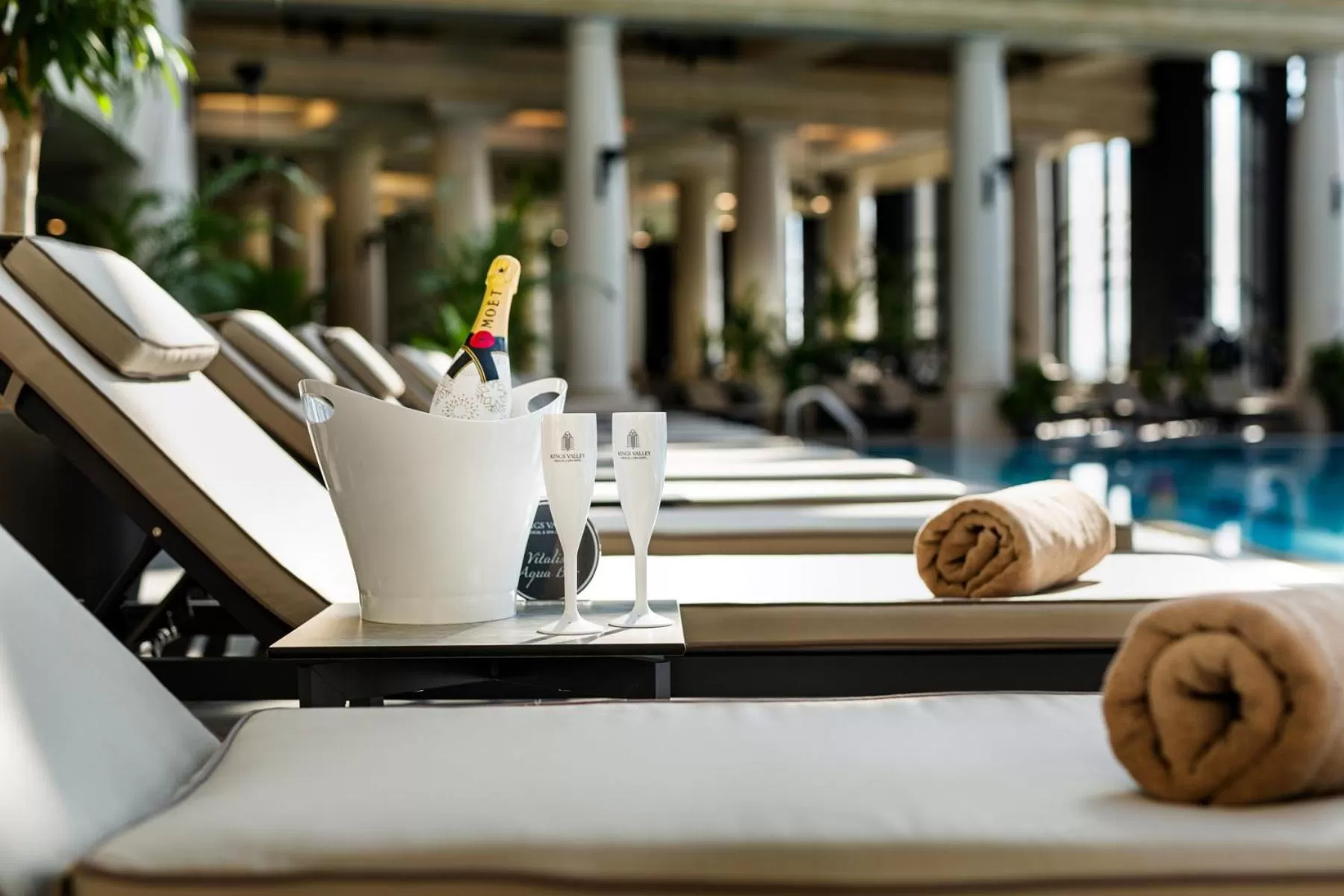 Swimming pool in Kings' Valley Medical & Spa Hotel