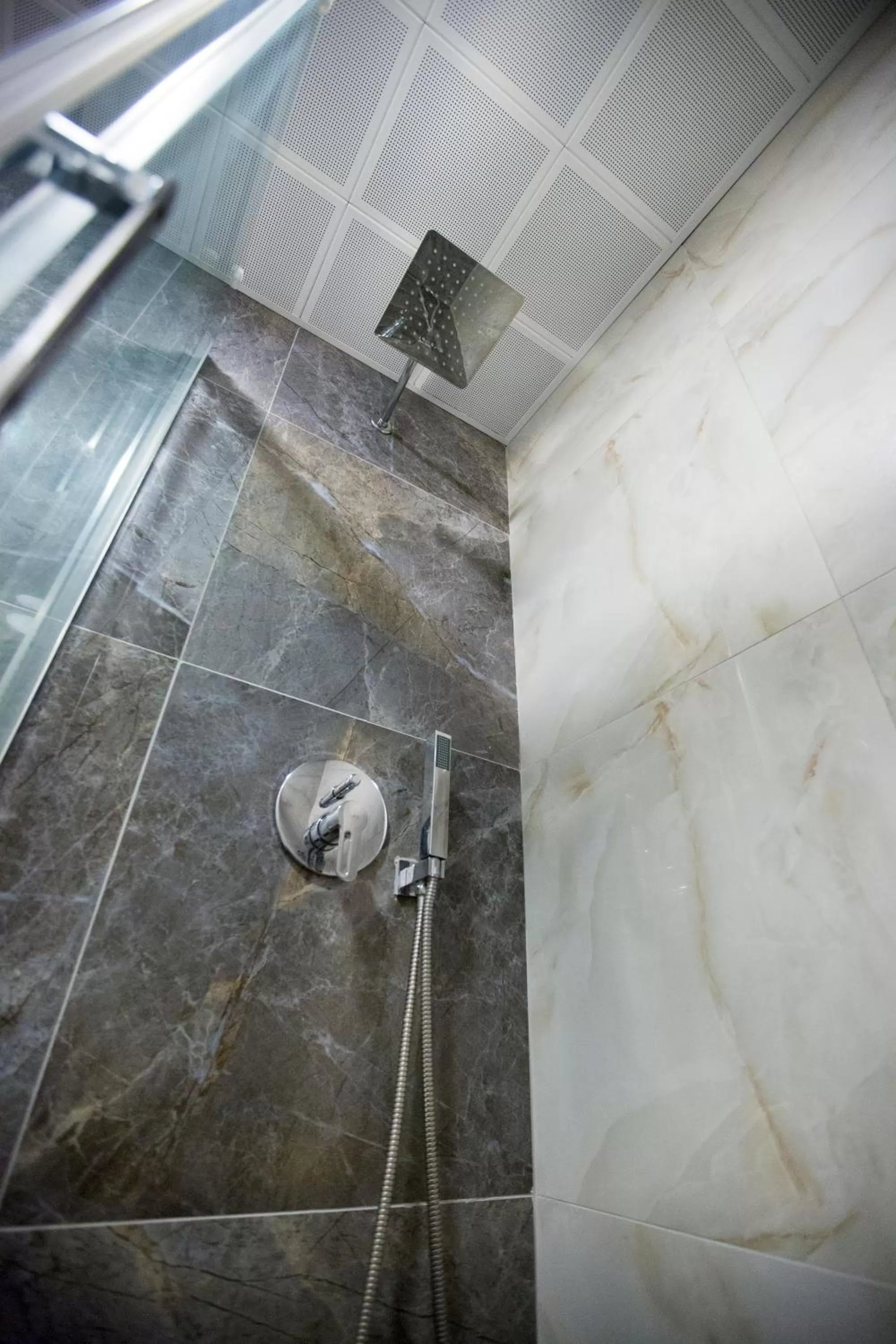 Shower in Golden Street Hotel