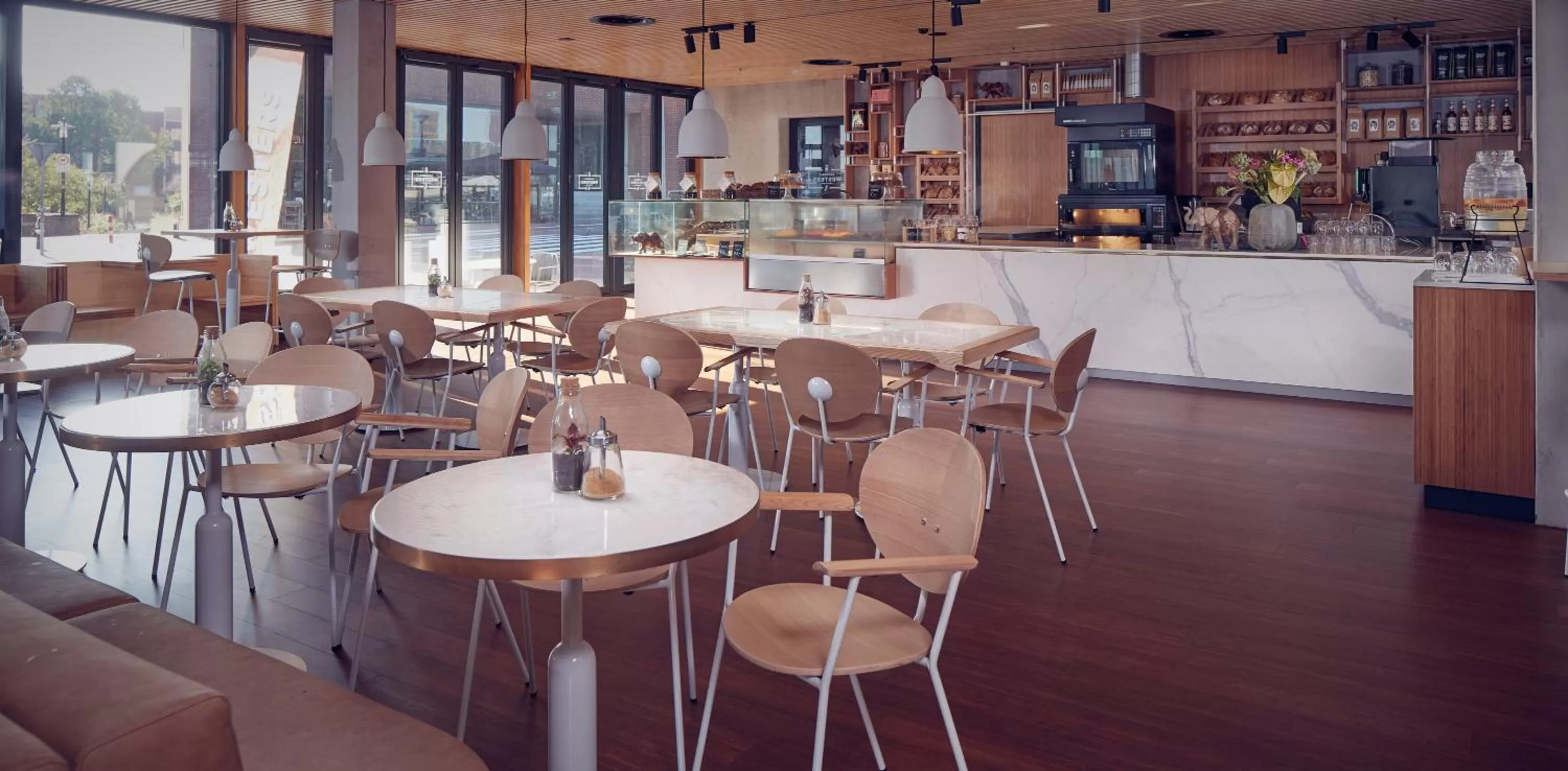 Food and drinks in Hotel Jakarta Amsterdam