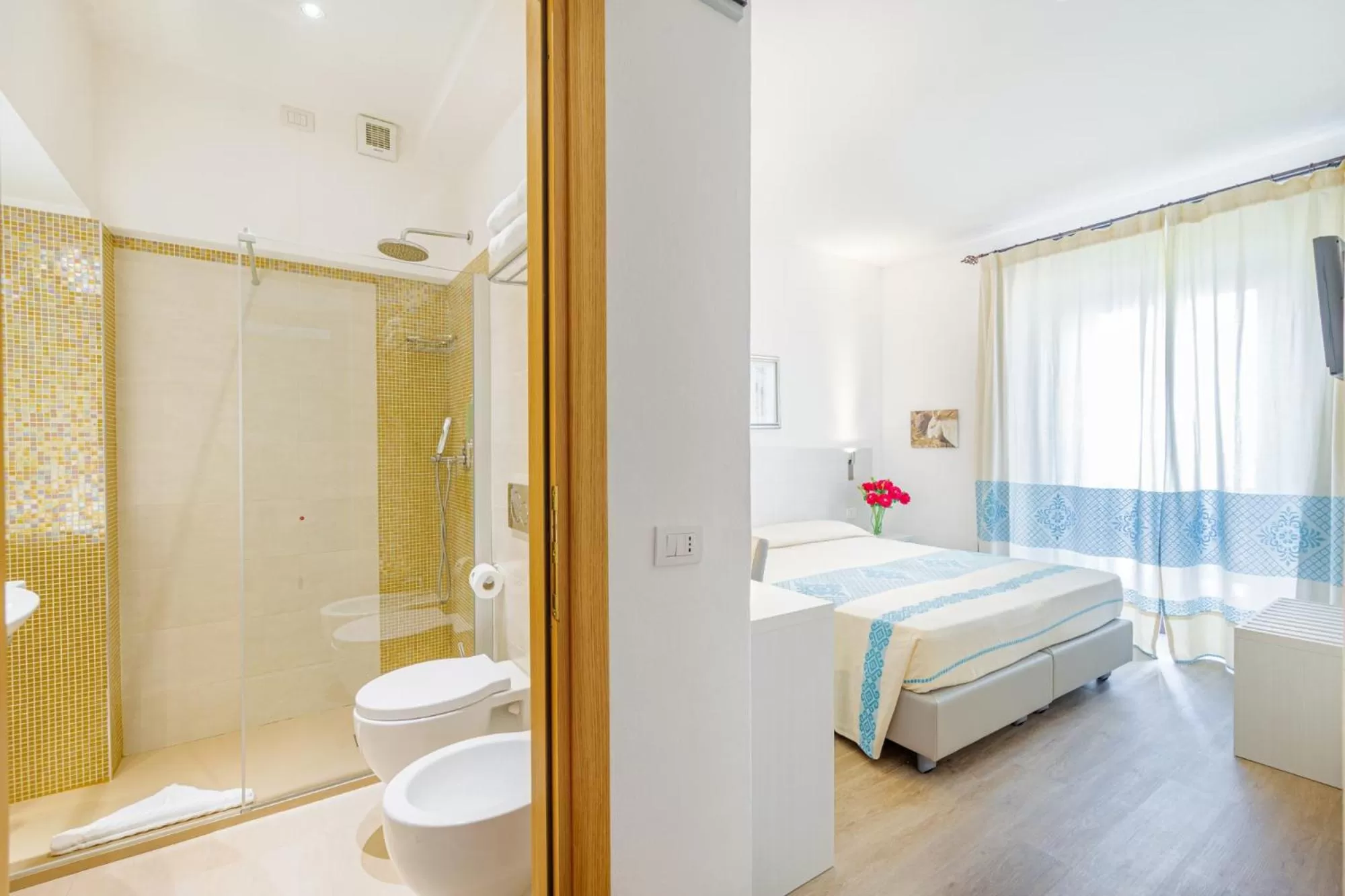 Shower, Bed in Hotel Dei Pini