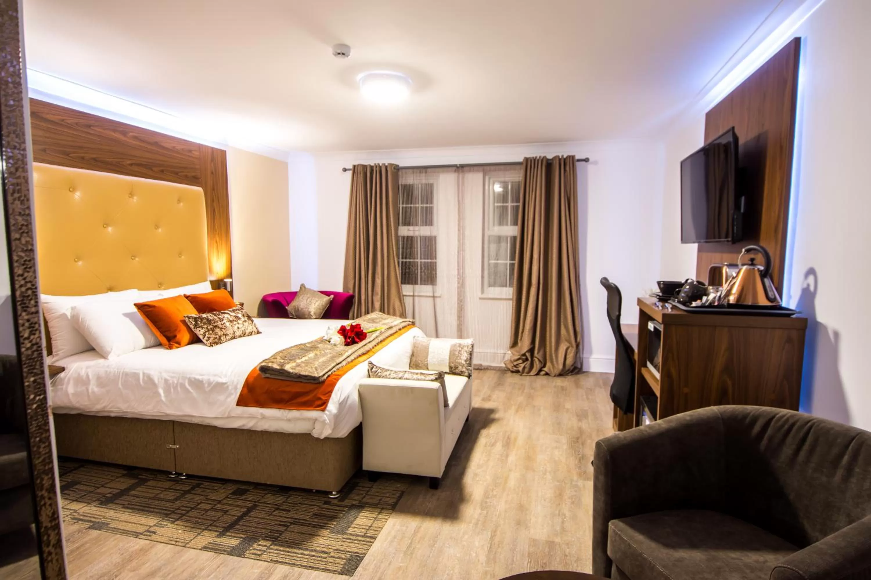 Bed in Trivelles Gatwick Hotel & airport Parking