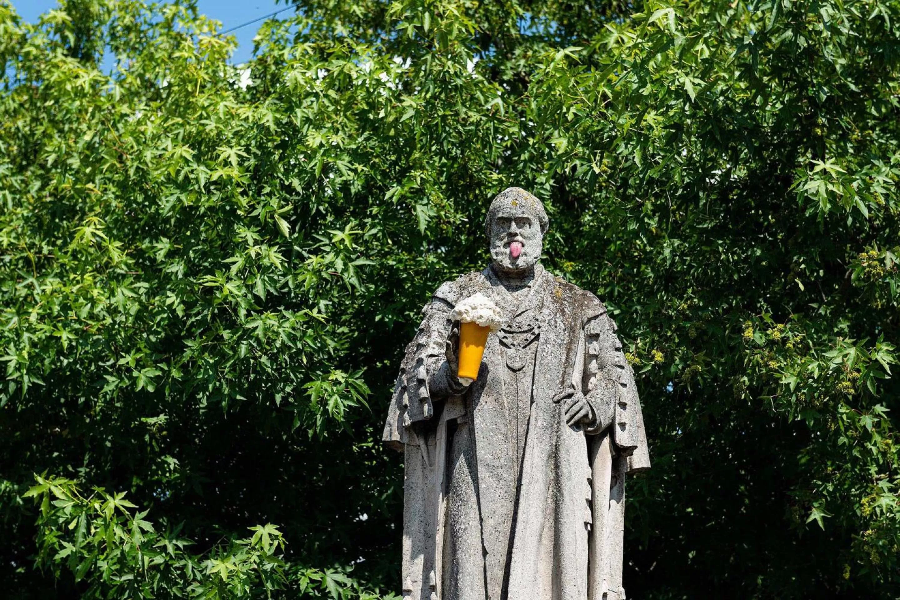 Area and facilities in Cliff Hotel