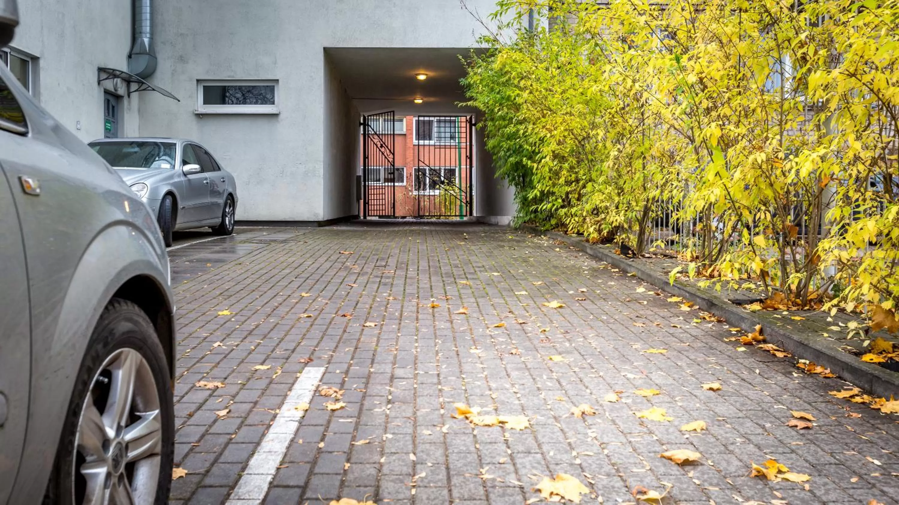 Patio in ARIBĖ Hotel Klaipėda, Free parking