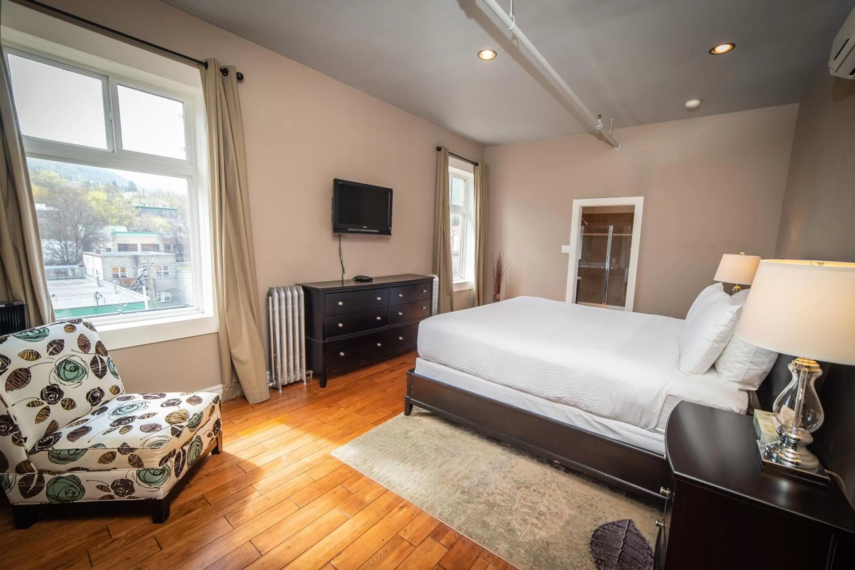 Bedroom, Bed in Adventure Hotel