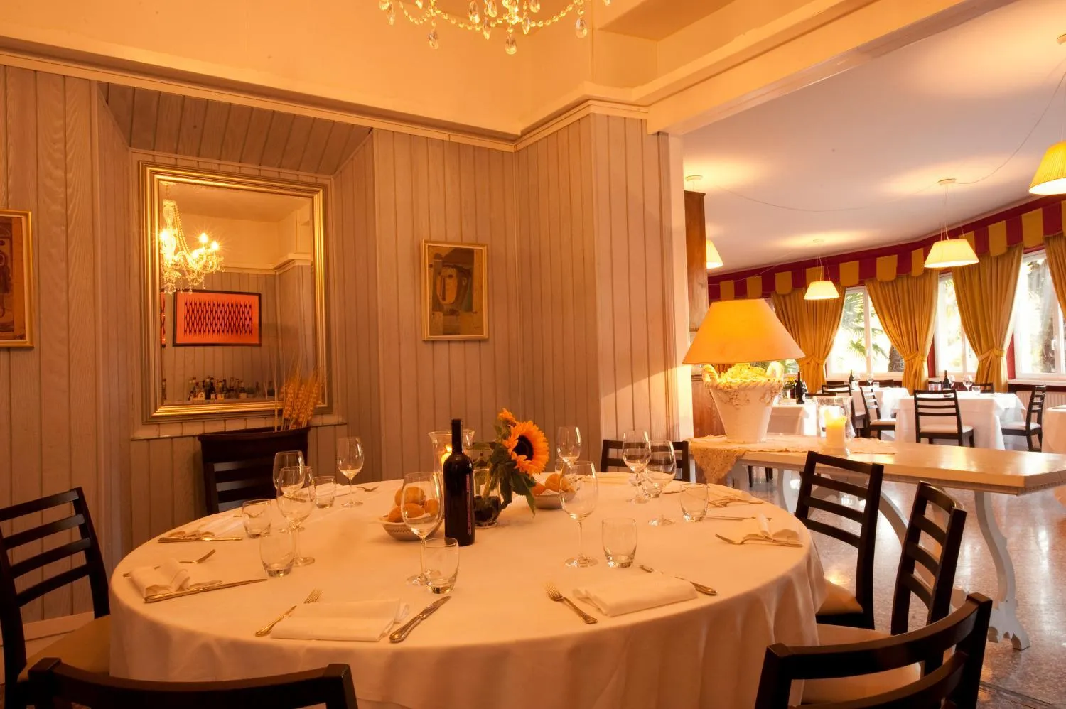 Restaurant/places to eat in Hotel Serenella