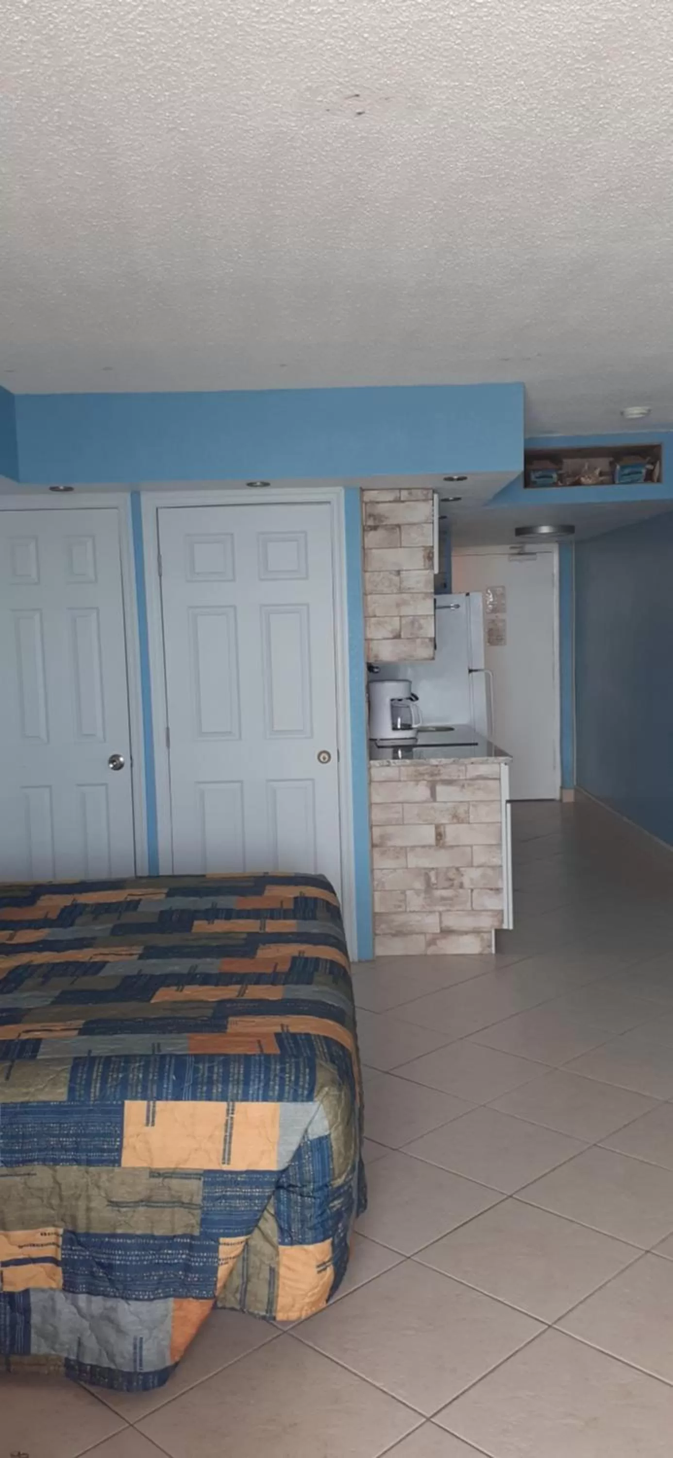 Bed in Daytona Beach Hawaiian Inn