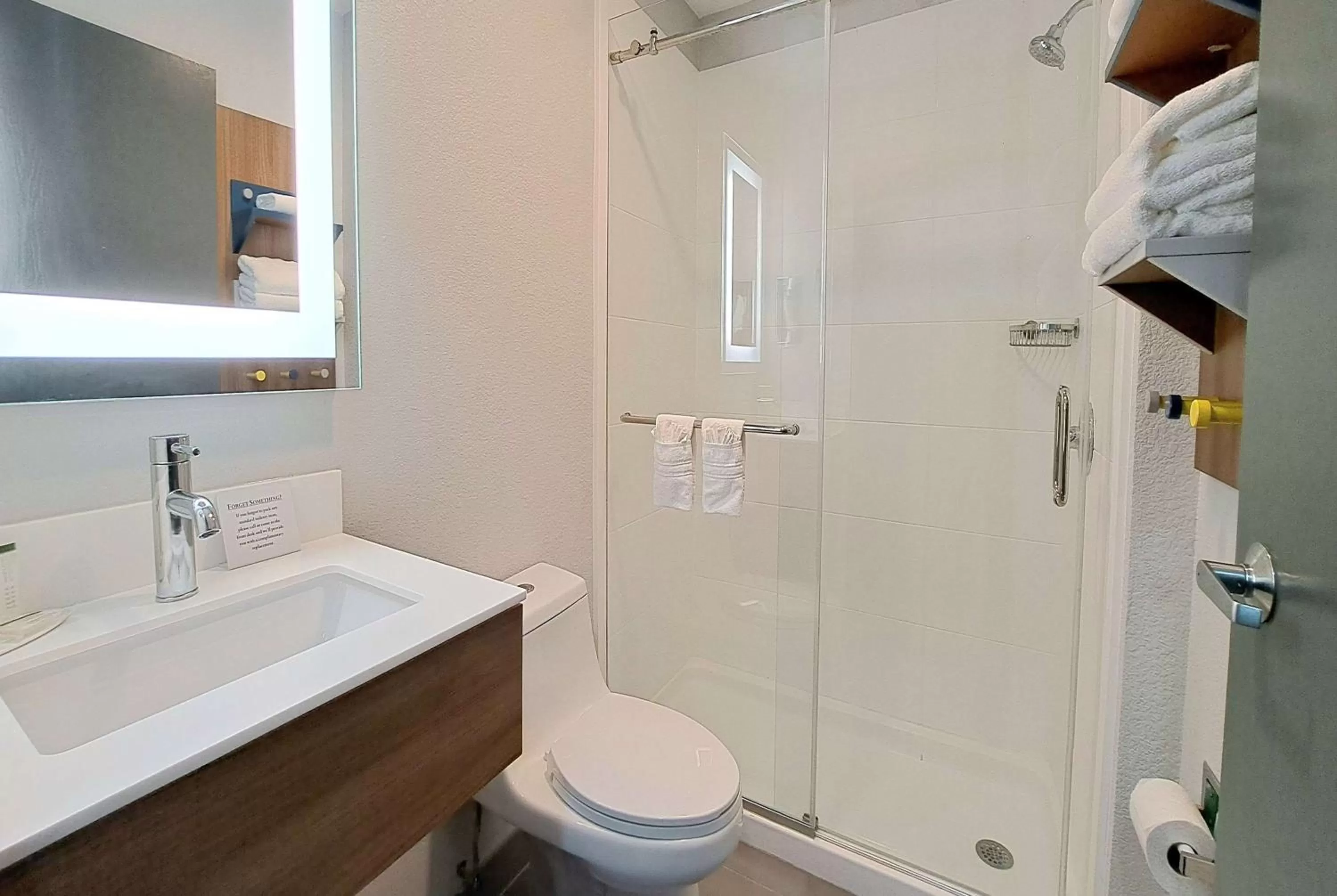 TV and multimedia in Microtel Inn by Wyndham Beckley