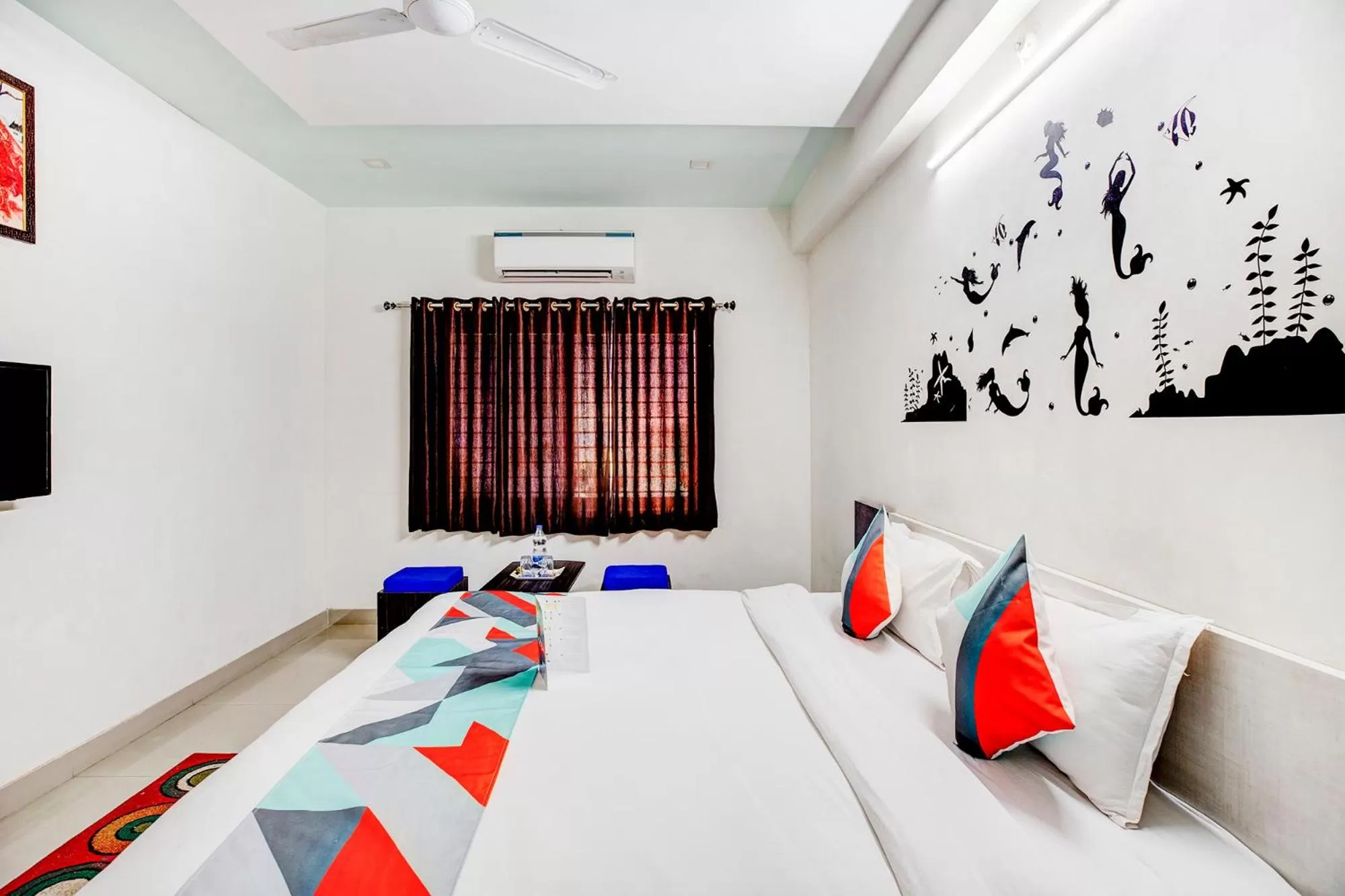 Seating area in FabHotel Himanshi