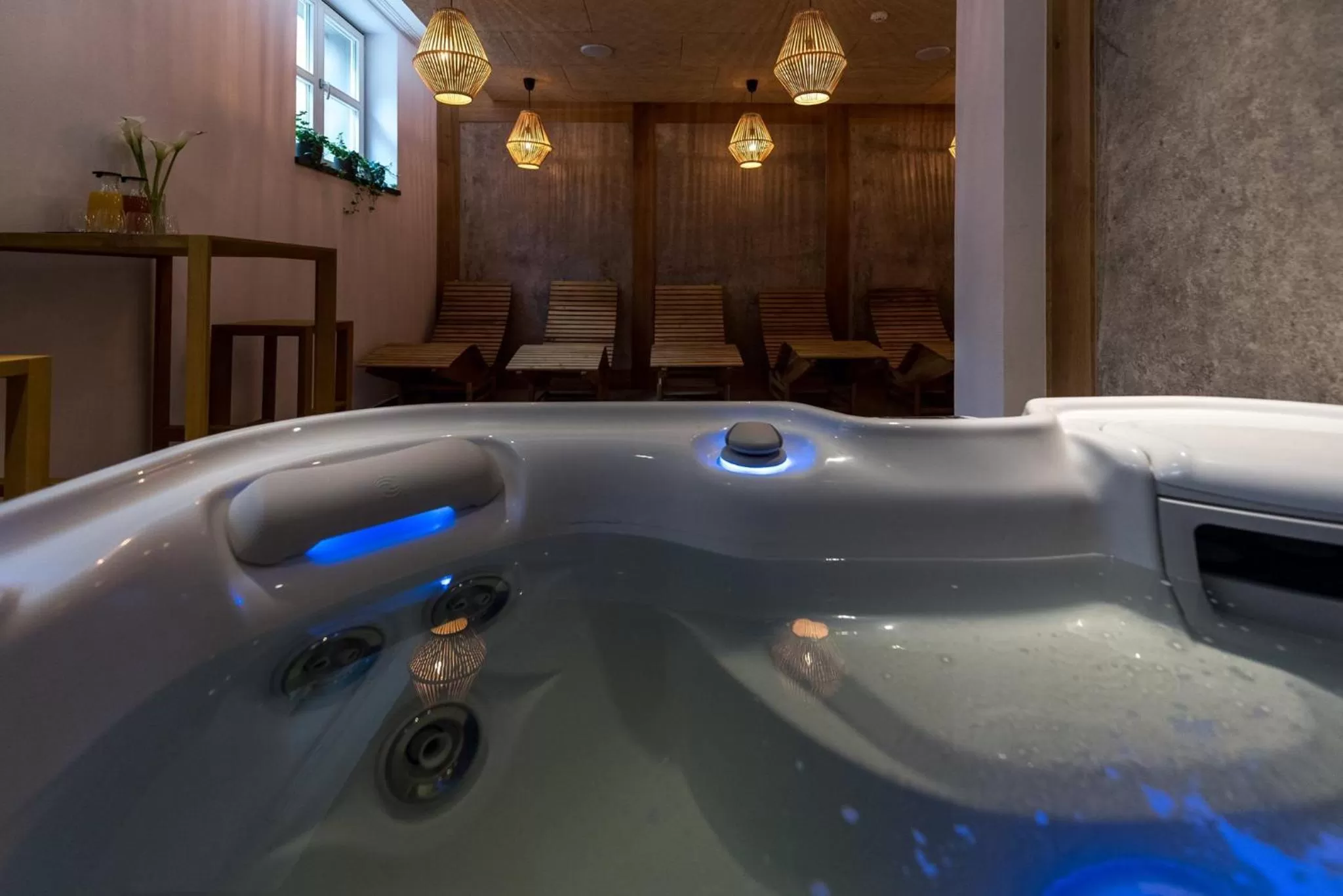 Hot Tub, Bathroom in Fidelitas Hotel