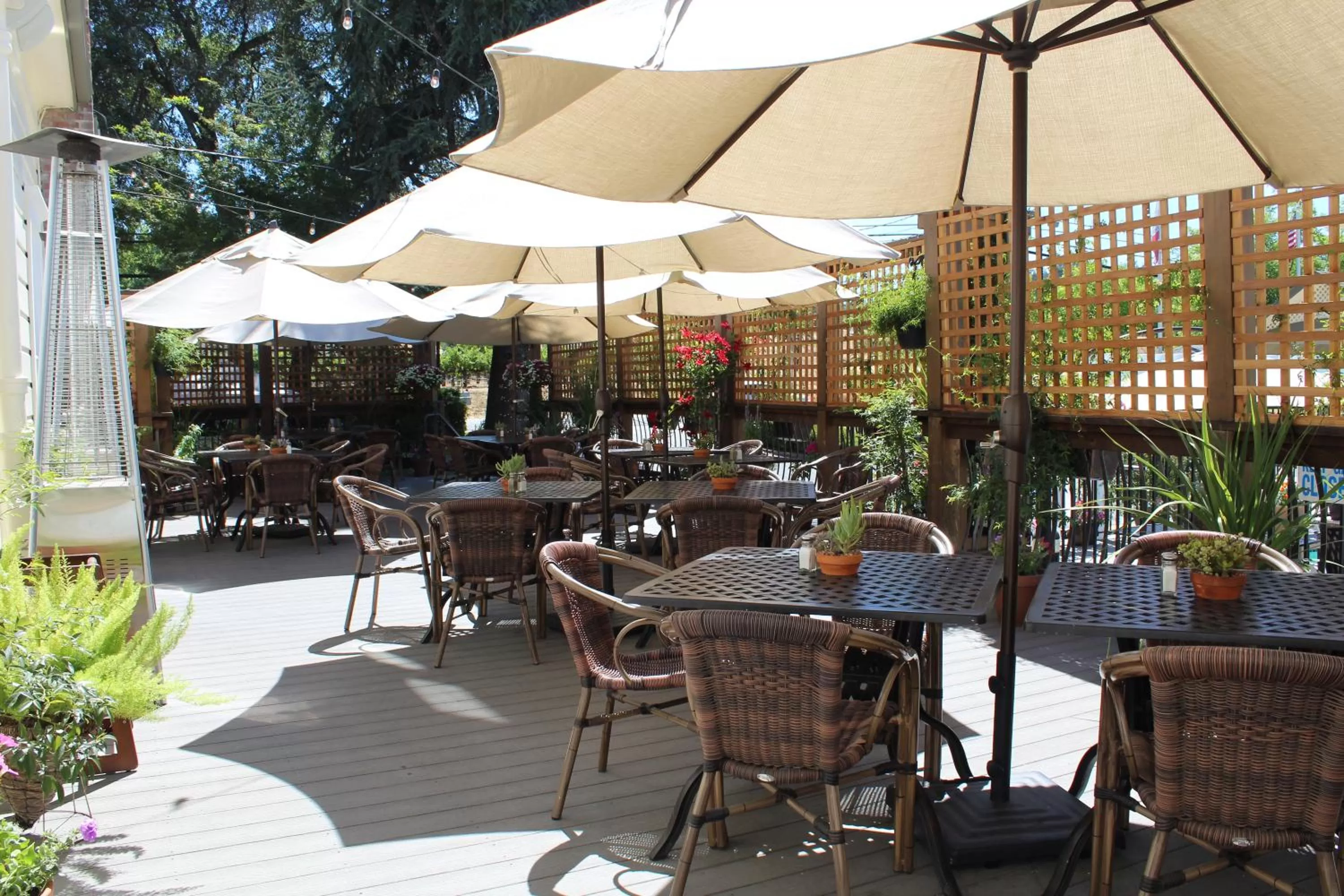Patio in Geyserville Inn