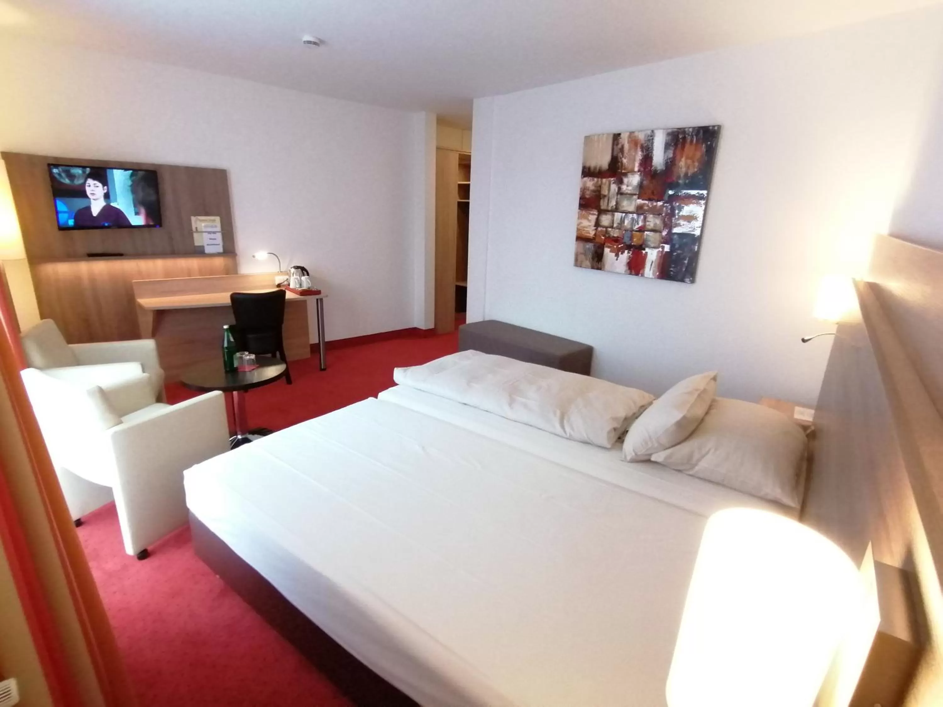 Photo of the whole room, Bed in Montana Hotel Mönchengladbach