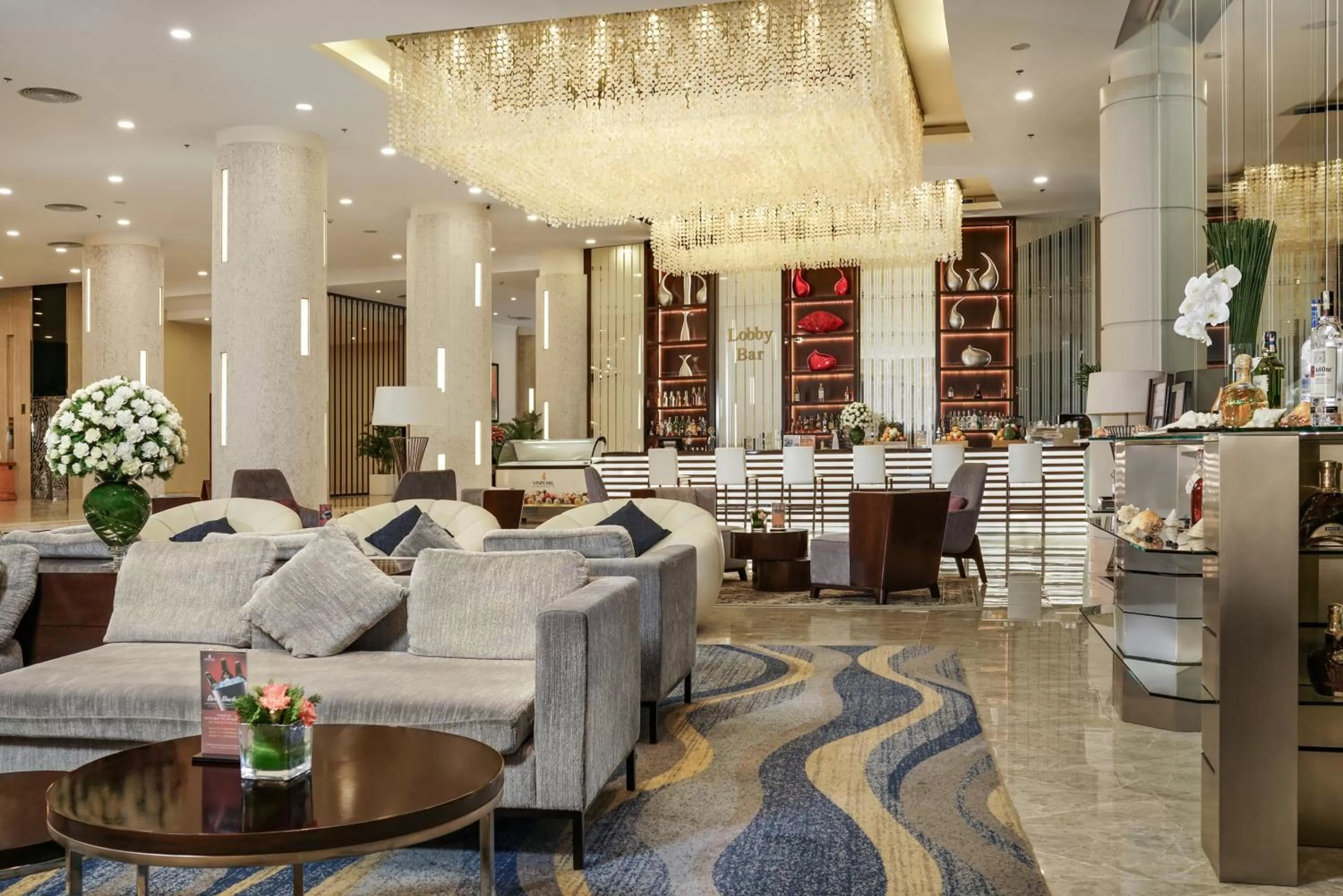 Lounge or bar in Vinpearl Resort & Spa Nha Trang Bay