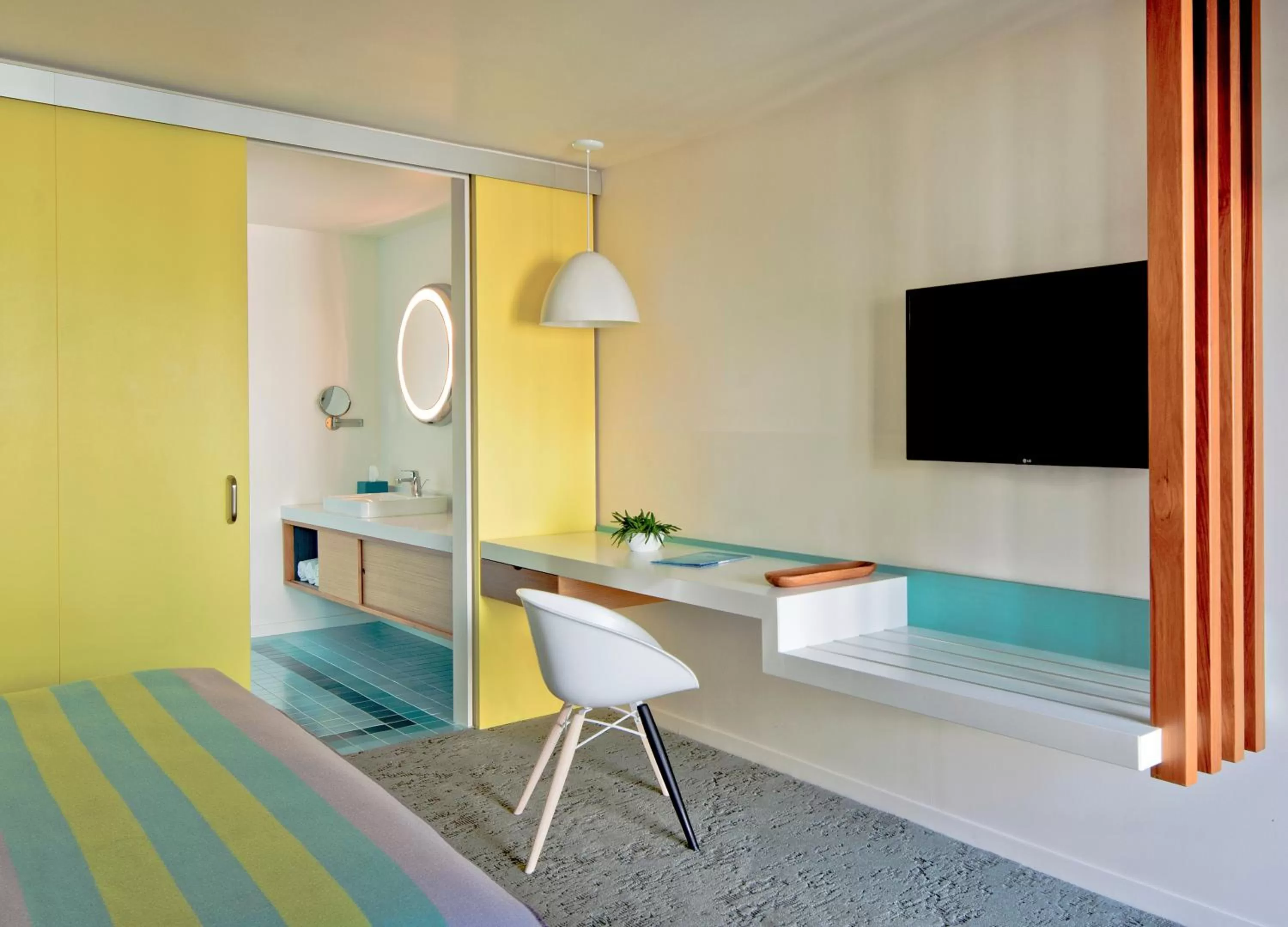 Photo of the whole room, Bed in The Beverly Laurel Hotel at West Hollywood