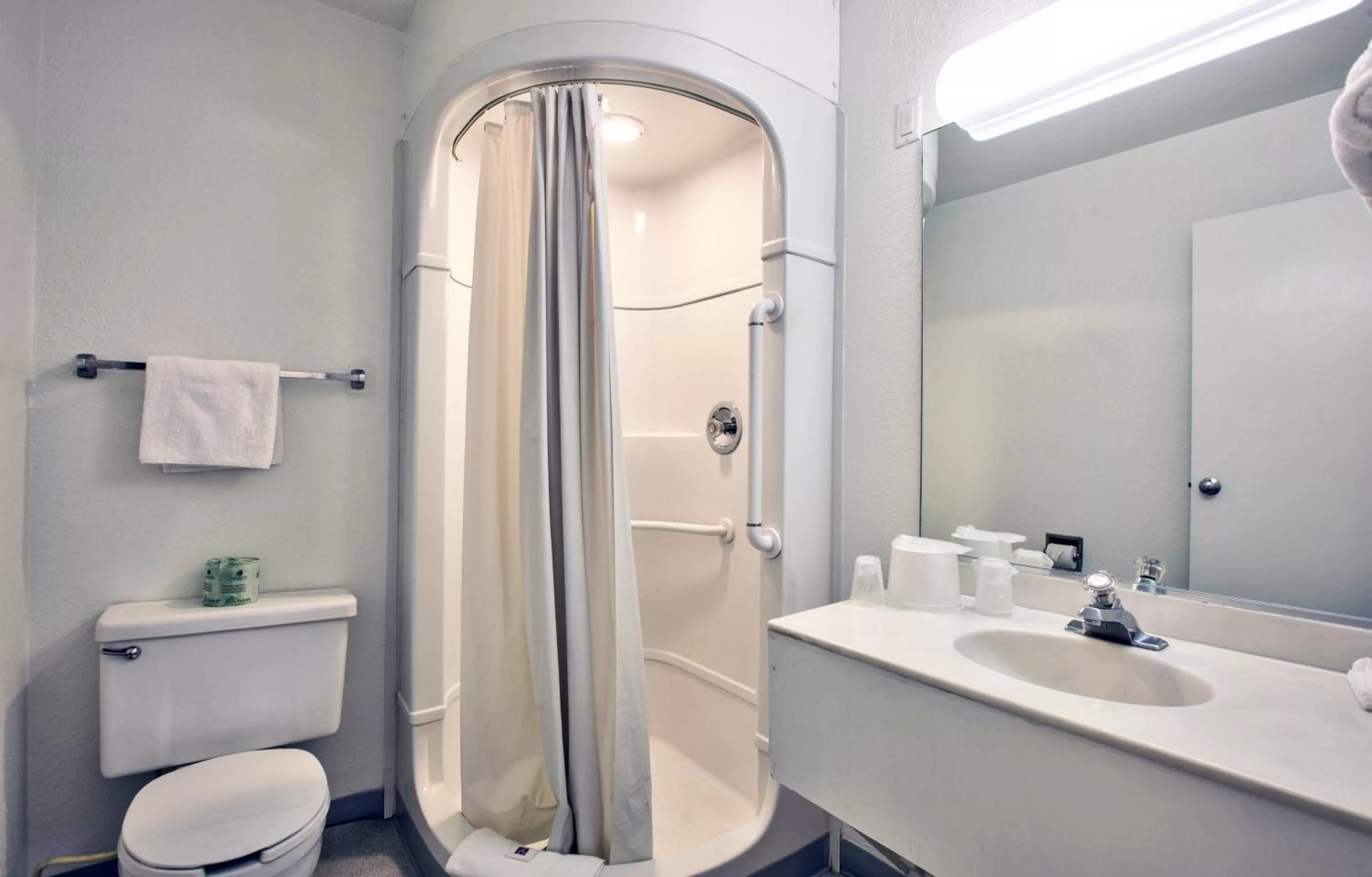 Bathroom in Motel 6-Valdosta, GA - University