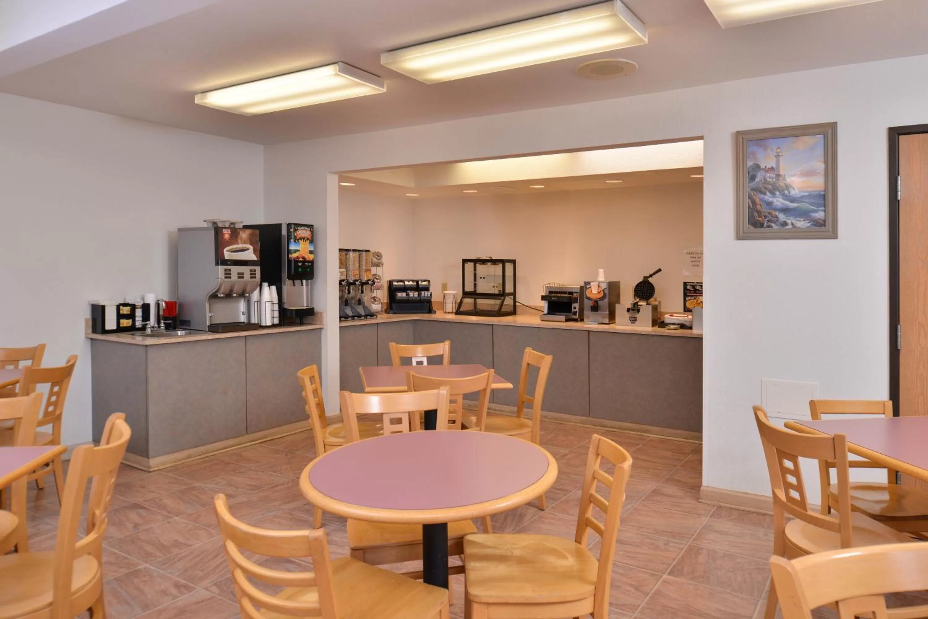 Food and drinks in Americas Best Value Inn & Suites-Birch Run